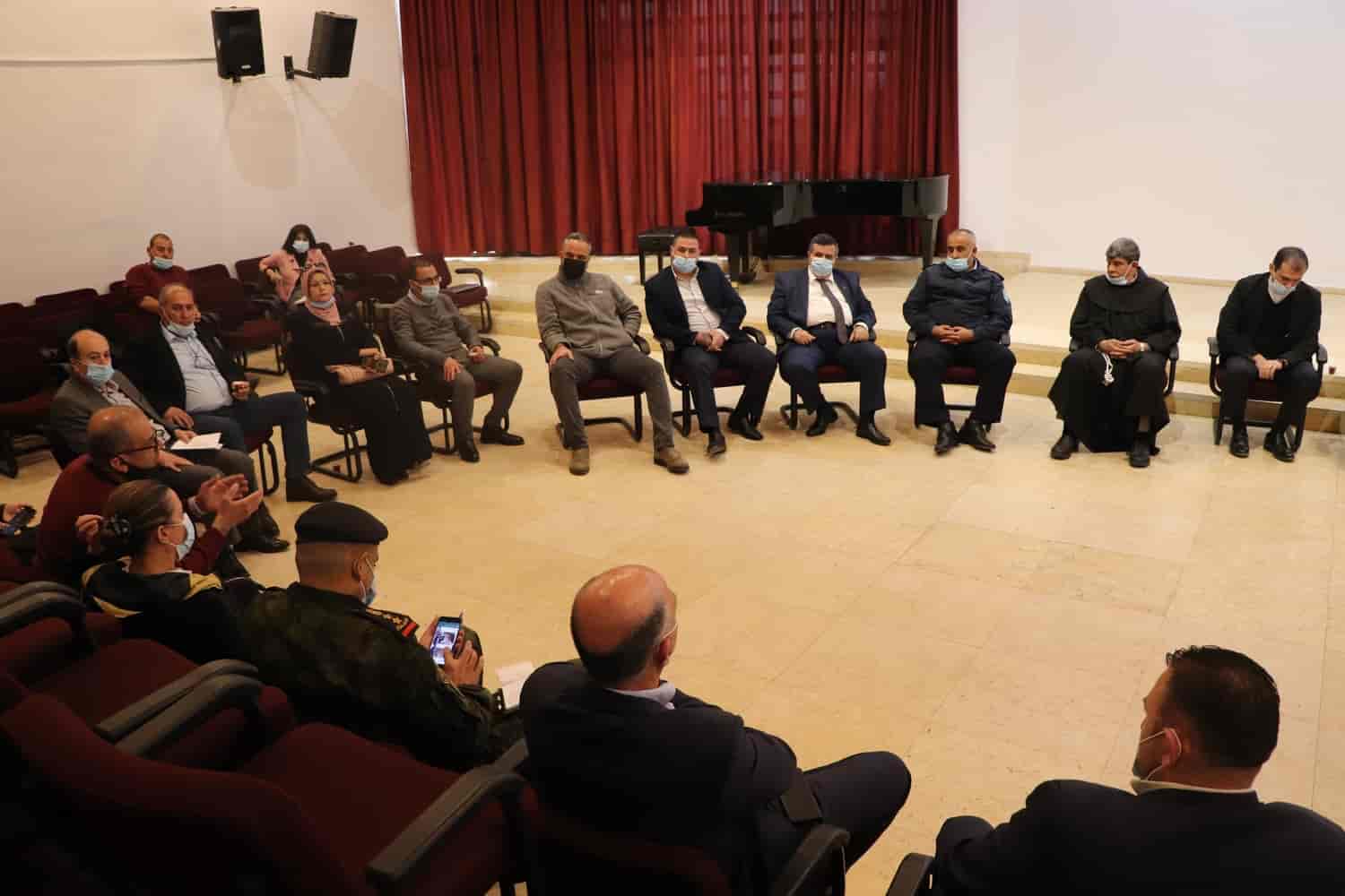 بلدية بيت لحم تعقد لقاءً تشاوريا للخروج برؤية مشتركة في تنظيم الاحتفالات الميلادية المجيدة ضمن إجراءات السلامة والوقاية العامة