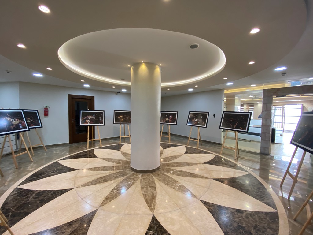 خلال المؤتمر الصحفي السنوي التقليدي:  رئيس بلدية بيت لحم يطلق رسالة الميلاد " الميلاد نور وحياة"