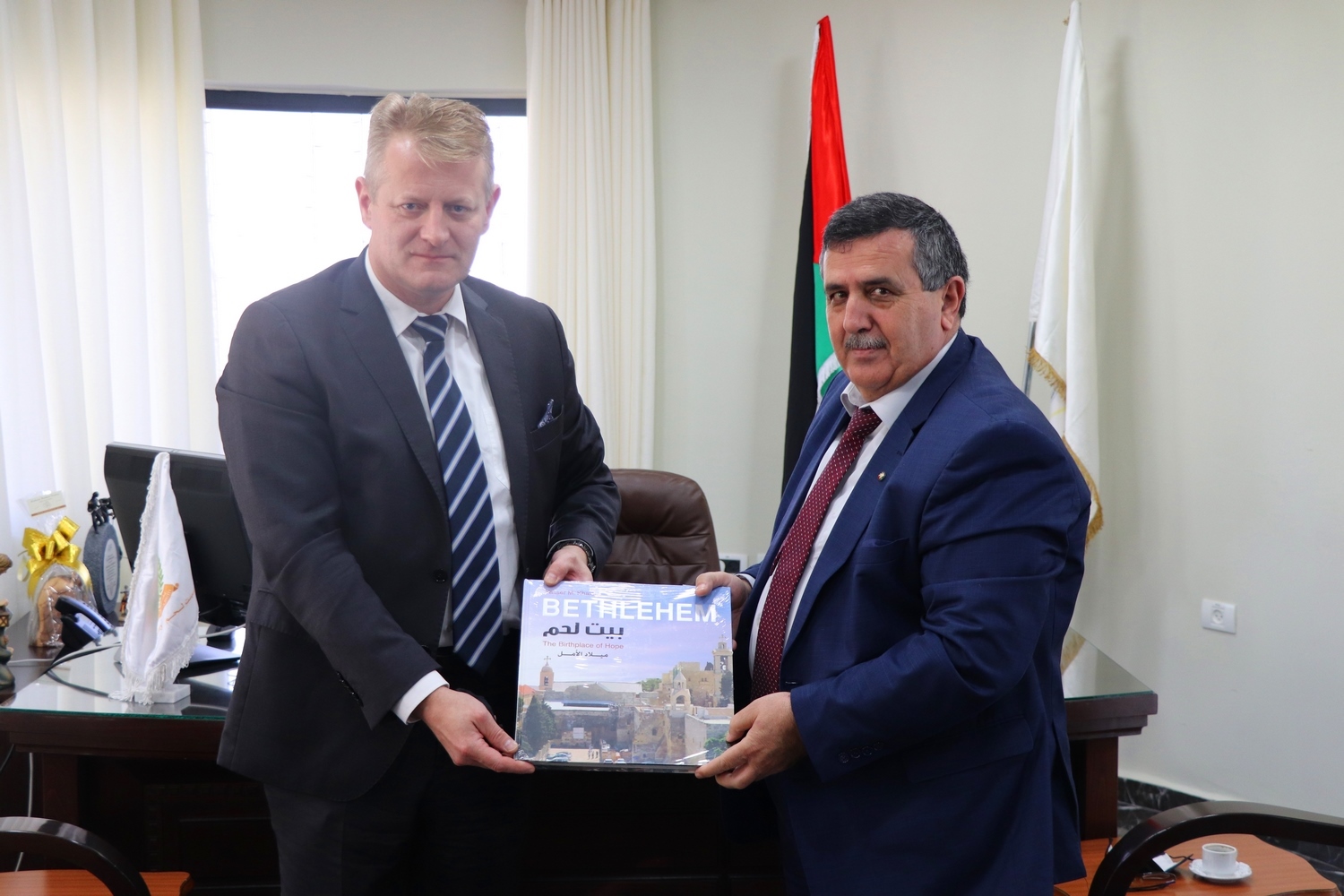 رئيس بلدية بيت لحم وممثل جمهورية بولندا يبحثان سبل التعاون المشترك
