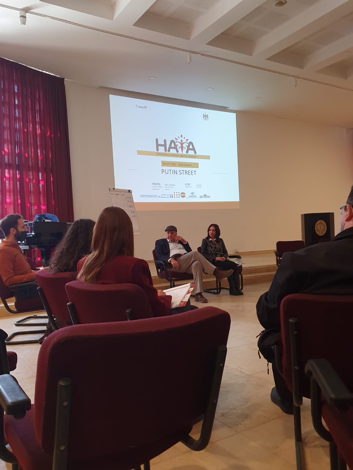  لتطوير أماكن عامة صديقة  للنساء والفتيات الفلسطينيات وذوي الإحتياجات الخاصة: بلدية بيت لحم تنظم اللقاء المجتمعي التشاوري الاول لمشروع إعادة تصميم شارع الرئيس بوتين 