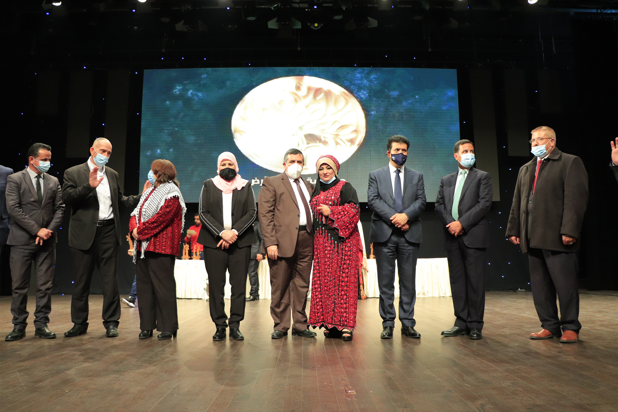 تكريم رئيس بلدية بيت لحم المحامي أنطون سلمان بمنحه لقب شخصية العام الريادية خلال حفل تكريم شخصية العام الثالث عشر من مؤسسة سيدة الارض