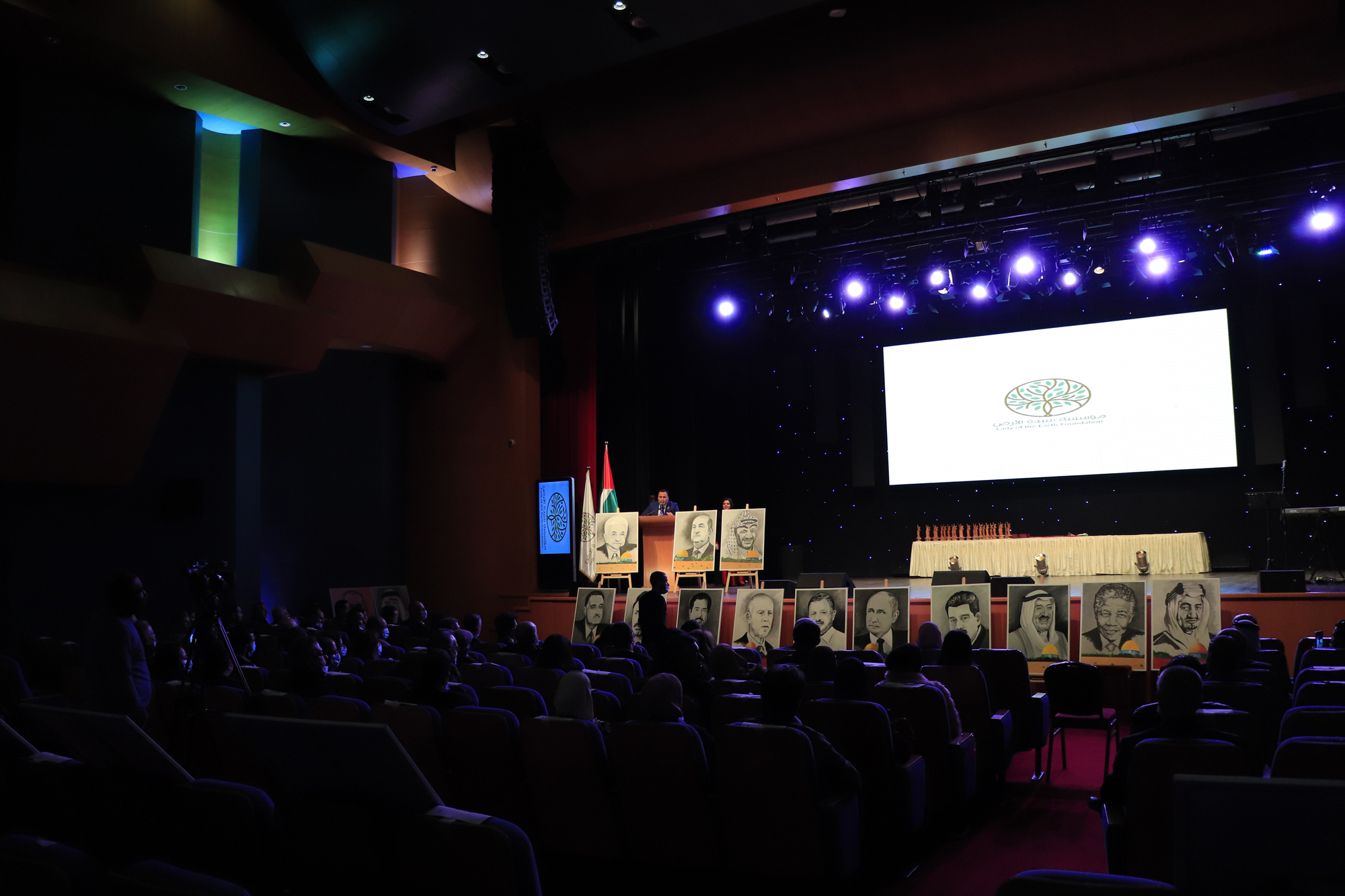 تكريم رئيس بلدية بيت لحم المحامي أنطون سلمان بمنحه لقب شخصية العام الريادية خلال حفل تكريم شخصية العام الثالث عشر من مؤسسة سيدة الارض