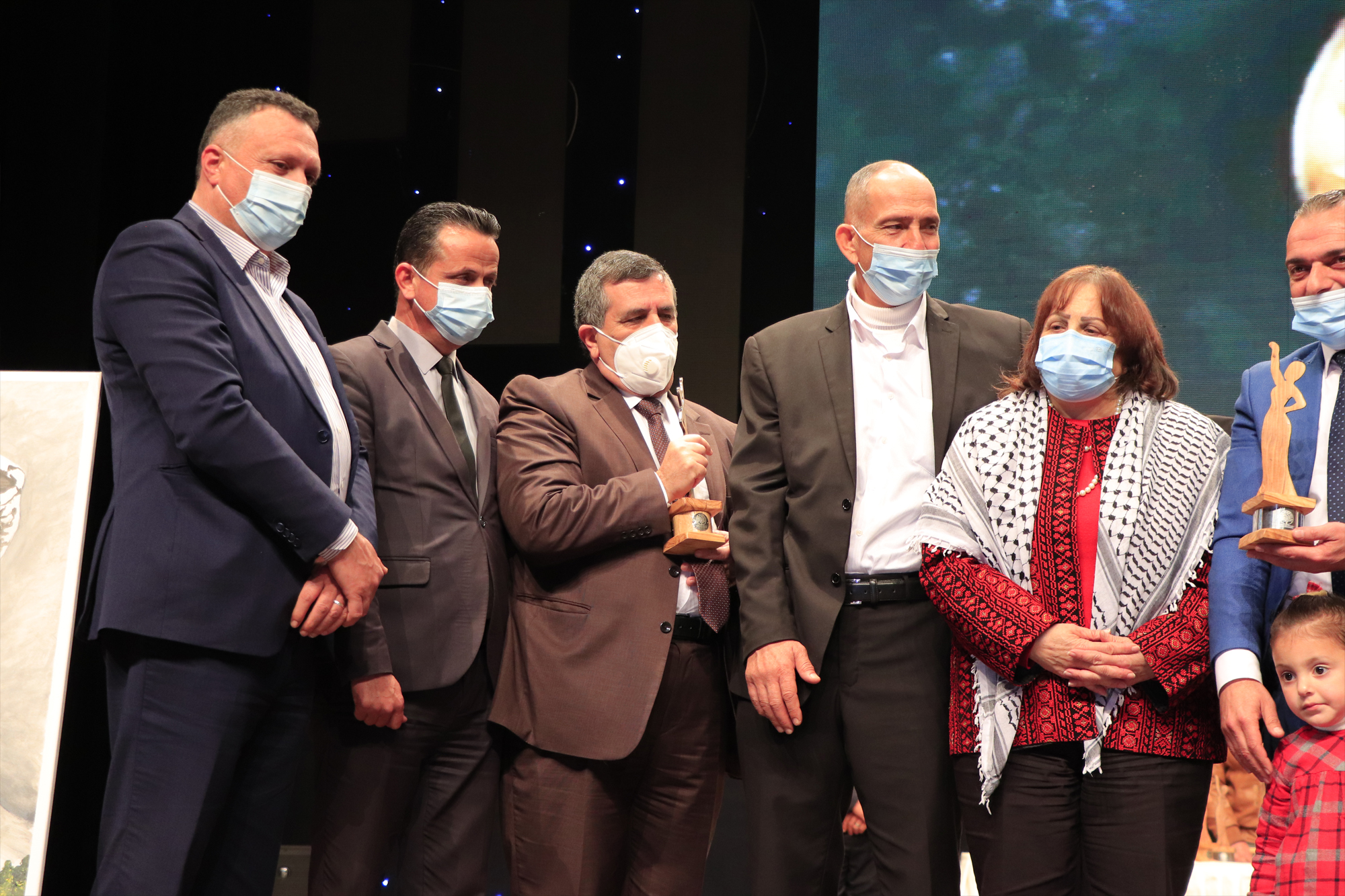 تكريم رئيس بلدية بيت لحم المحامي أنطون سلمان بمنحه لقب شخصية العام الريادية خلال حفل تكريم شخصية العام الثالث عشر من مؤسسة سيدة الارض