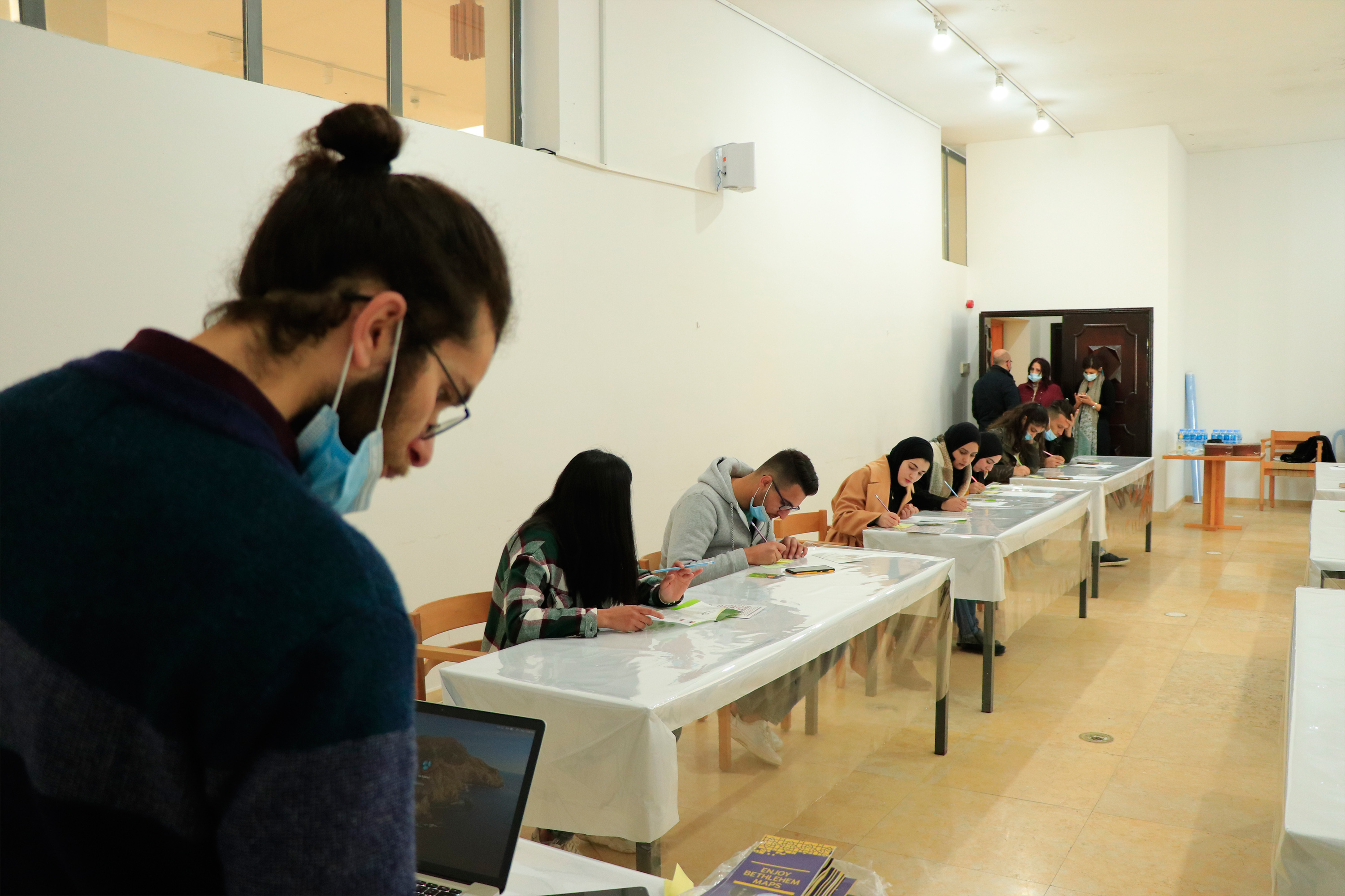 عقد اول ورشة عمل بعنوان "التصميم بوجهة مغايرة" والتي تستمر لمدة شهر