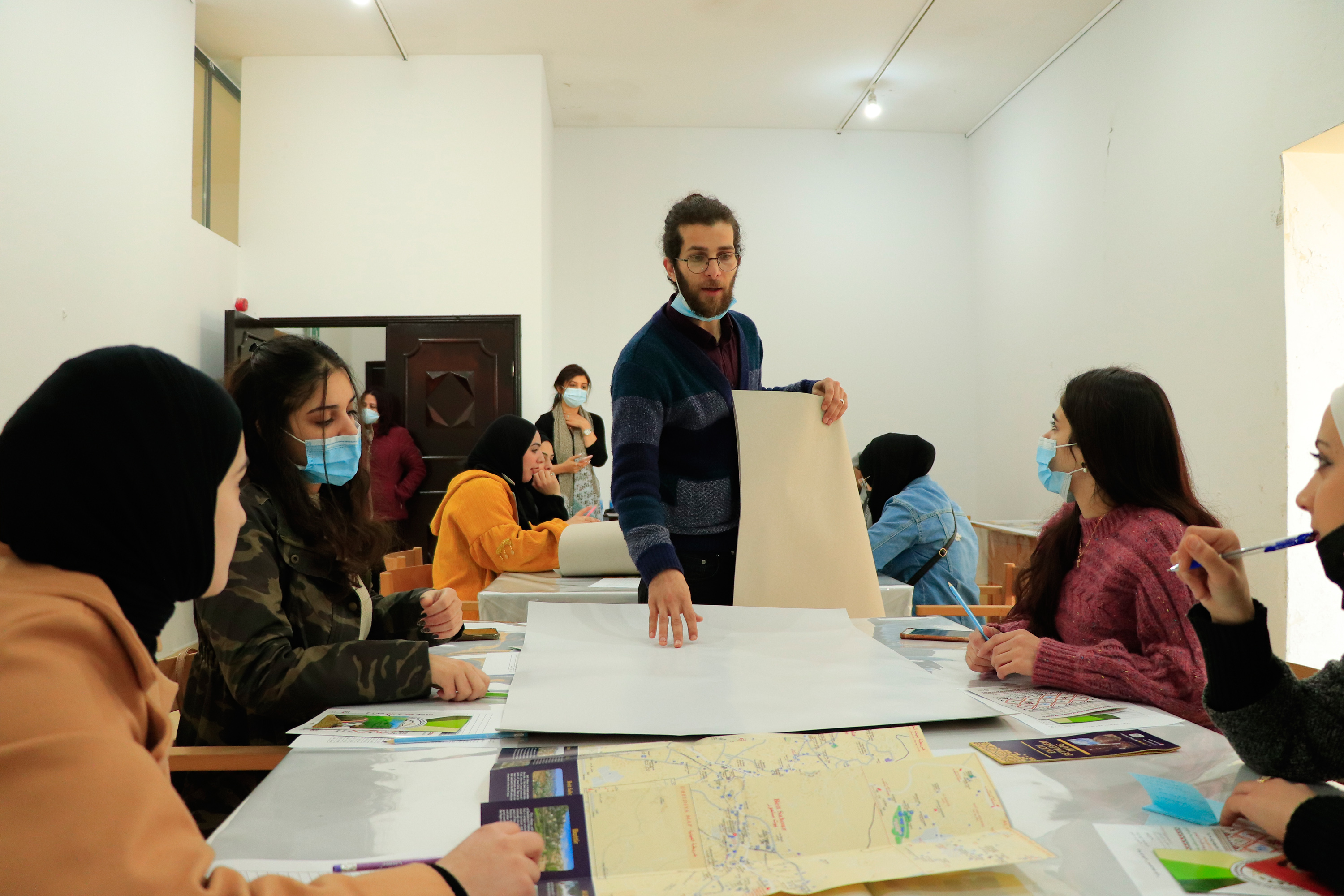 عقد اول ورشة عمل بعنوان "التصميم بوجهة مغايرة" والتي تستمر لمدة شهر