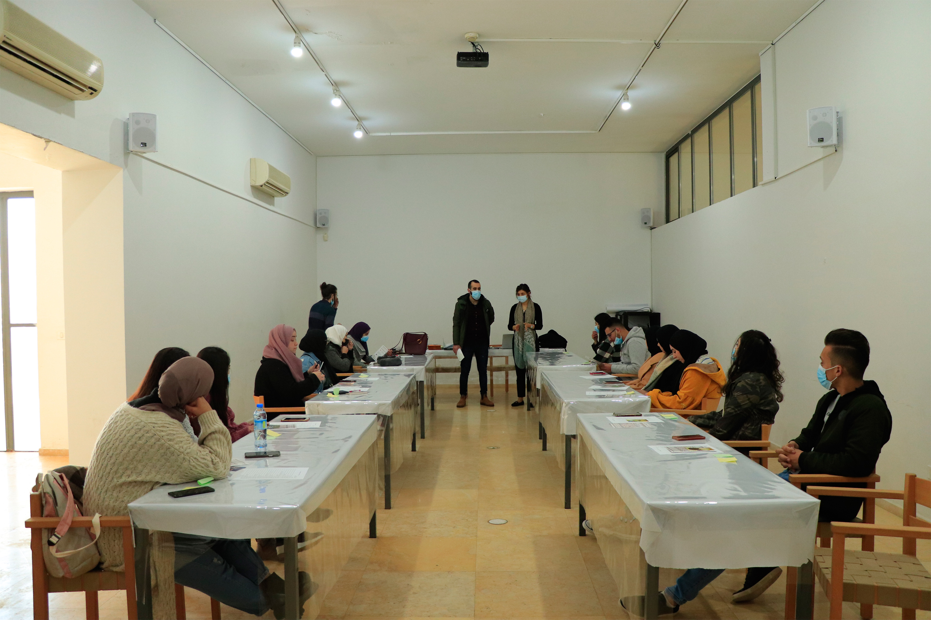 عقد اول ورشة عمل بعنوان "التصميم بوجهة مغايرة" والتي تستمر لمدة شهر