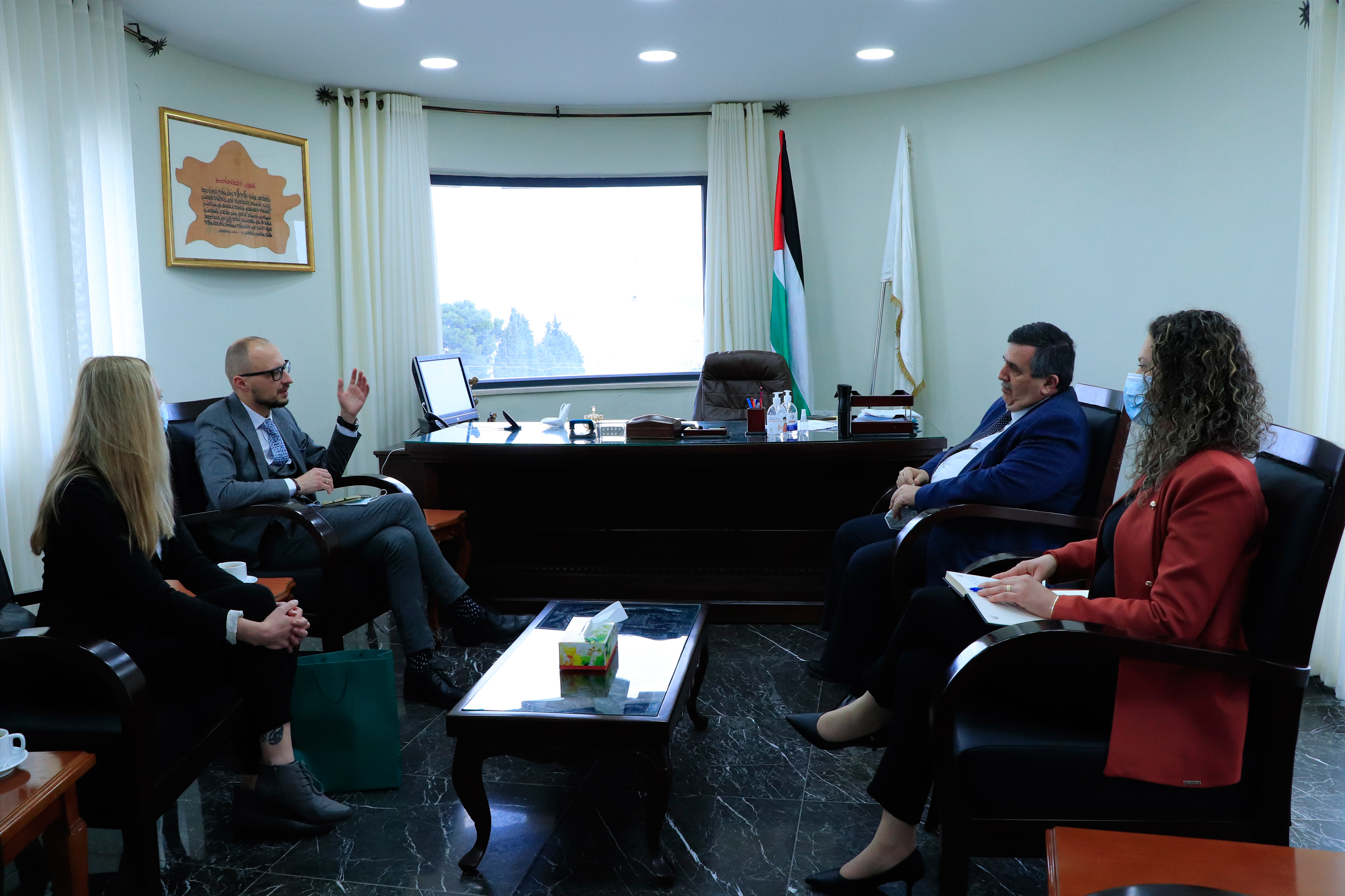 رئيس بلدية بيت لحم يبحث سُبل التعاون مع سفير جمهورية ليتوانيا في فلسطين