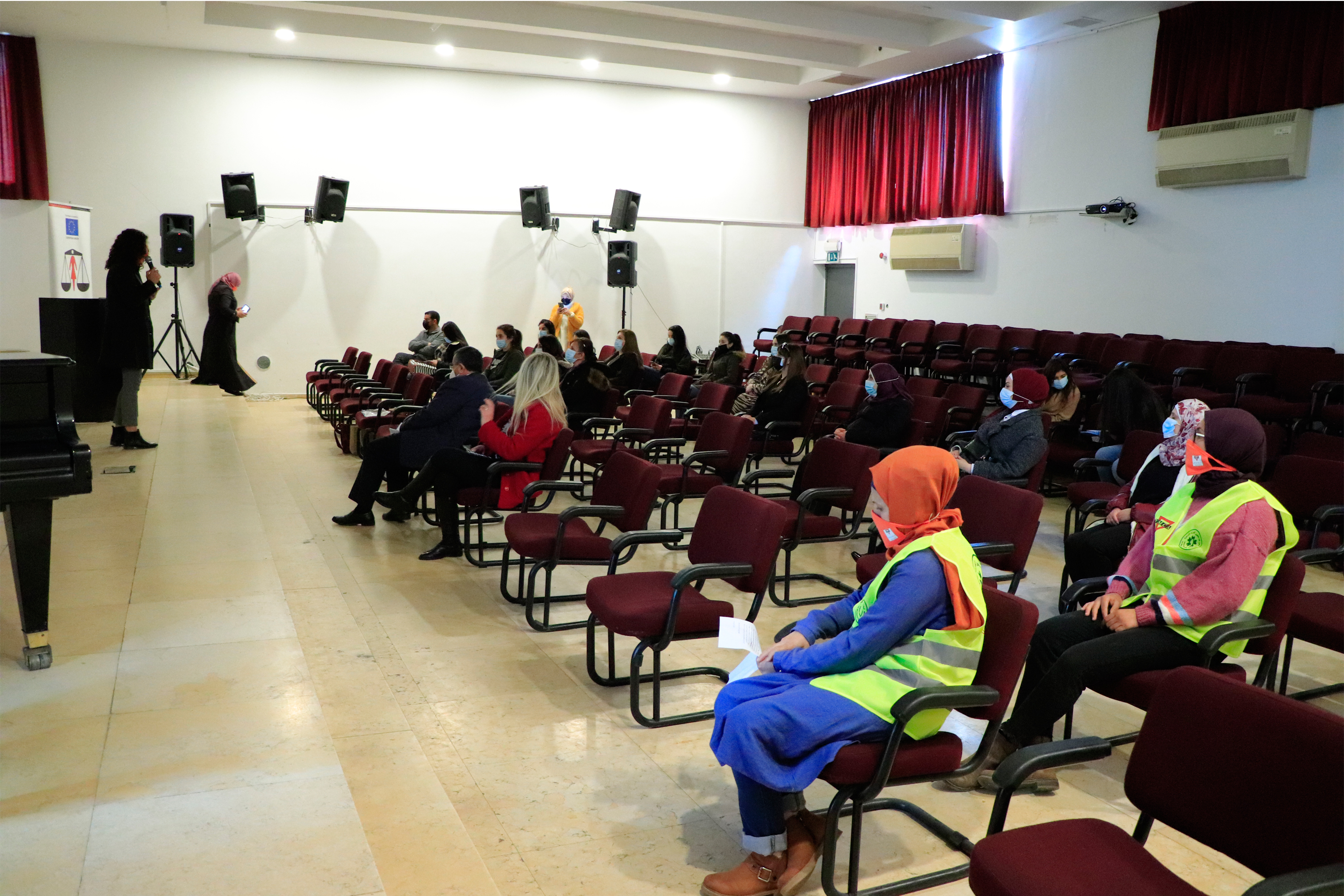 استضافت بلدية بيت لحم ورشة عمل تدريبية لموظفات بلدية بيت لحم بعنوان تعزيز حقوق الملكية المشتركة للمرأة ضمن مؤسسة الزواج.