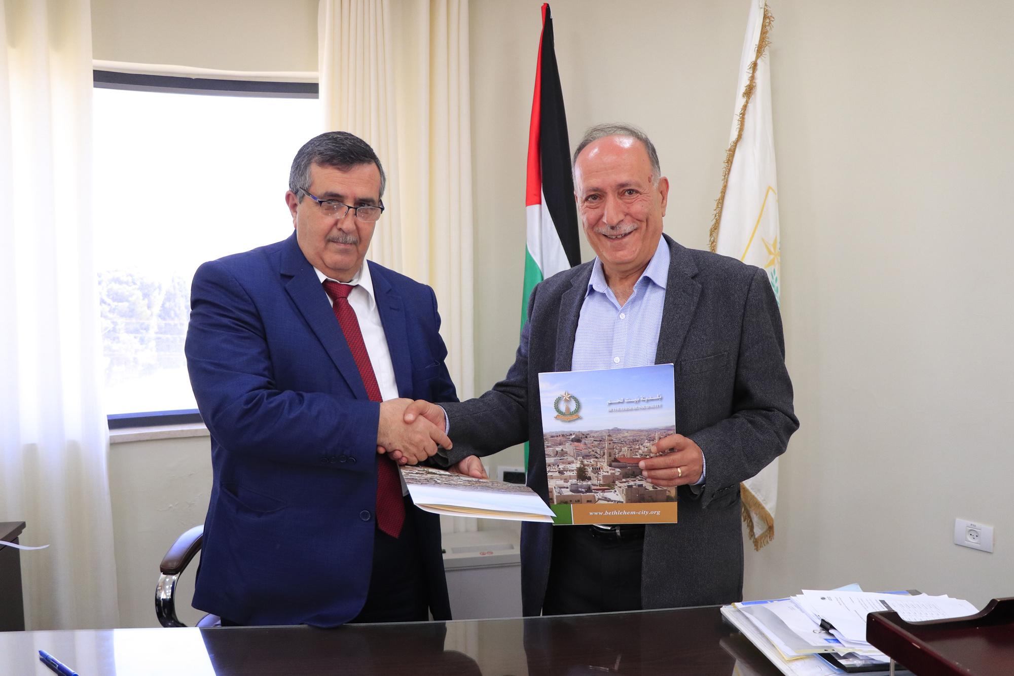 سعيا من بلدية بيت لحم لتحسين خدماتها: بلدية بيت لحم وشركة أنظمة الغسان توقعان اتفاقية تطوير وتوريد أنظمة محوسبة خاصة بالبلدية