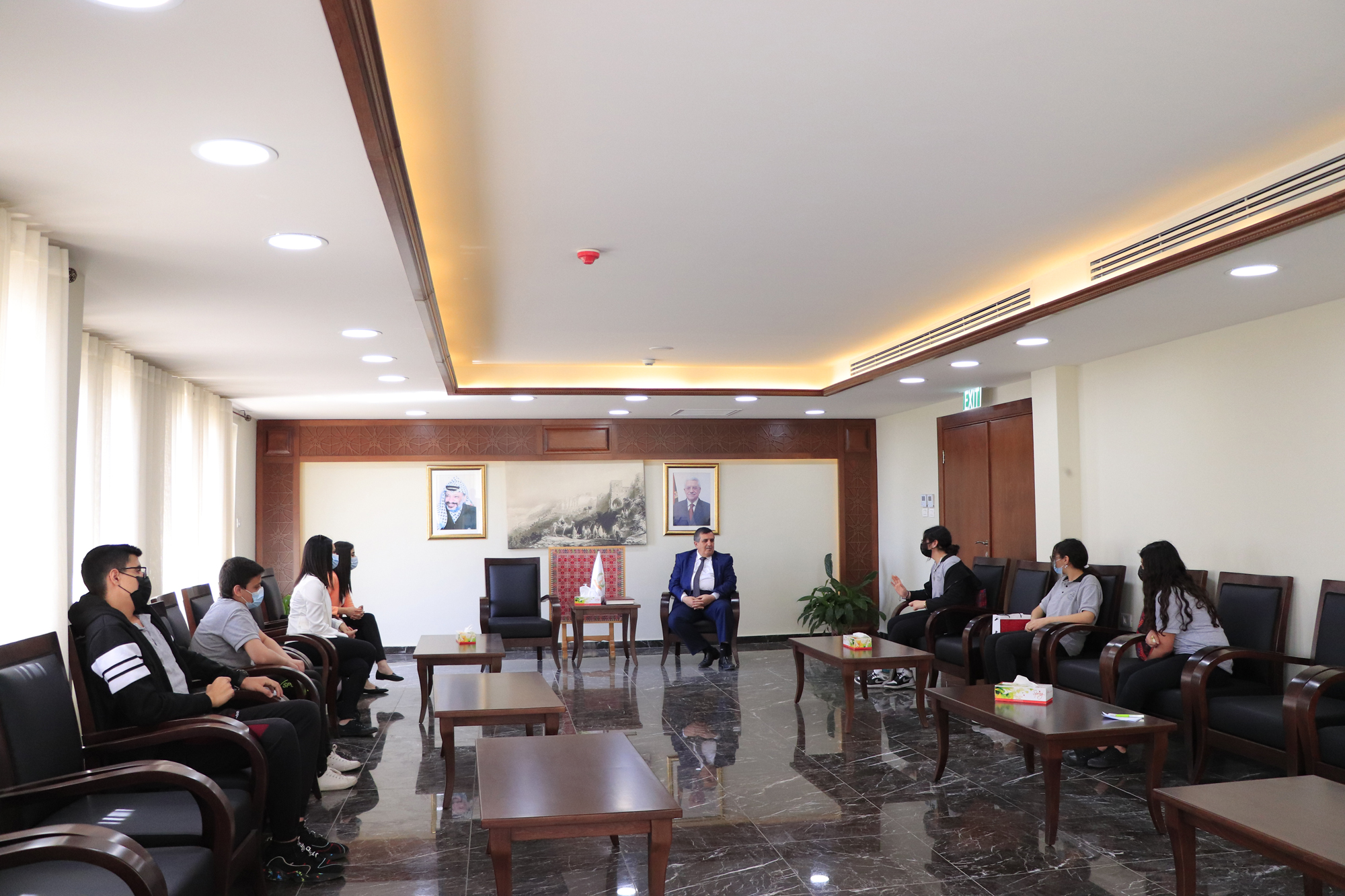 سلمان يناقش قضايا بيت لحم التنموية مع وفد طلاب برنامج القيادات الشابة التابع لمدرسة دار الكلمة الإنجيلية اللوثرية