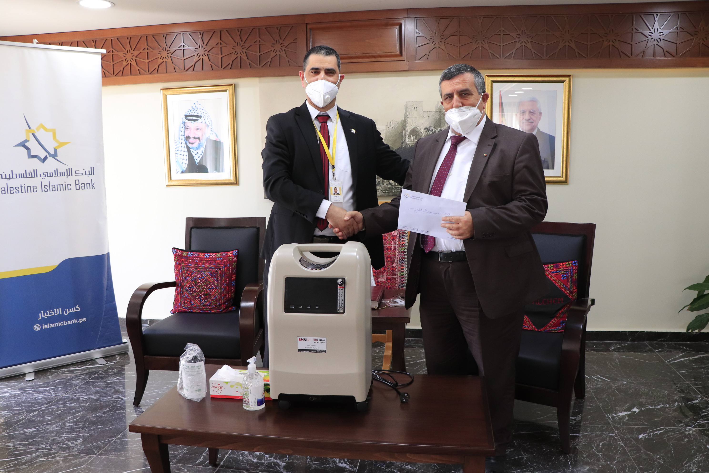 سلمان يشكر مدير البنك الإسلامي الفلسطيني لتبرعهم بجهاز اكسجين لمدينة بيت لحم