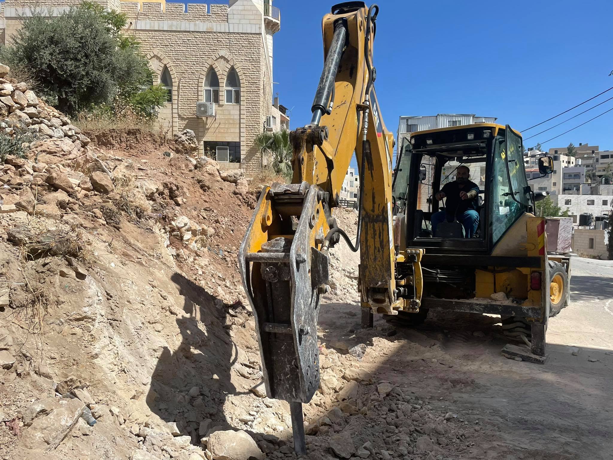 قسم الأشغال في بلدية بيت لحم يتابع بعض الأعمال في المدينة