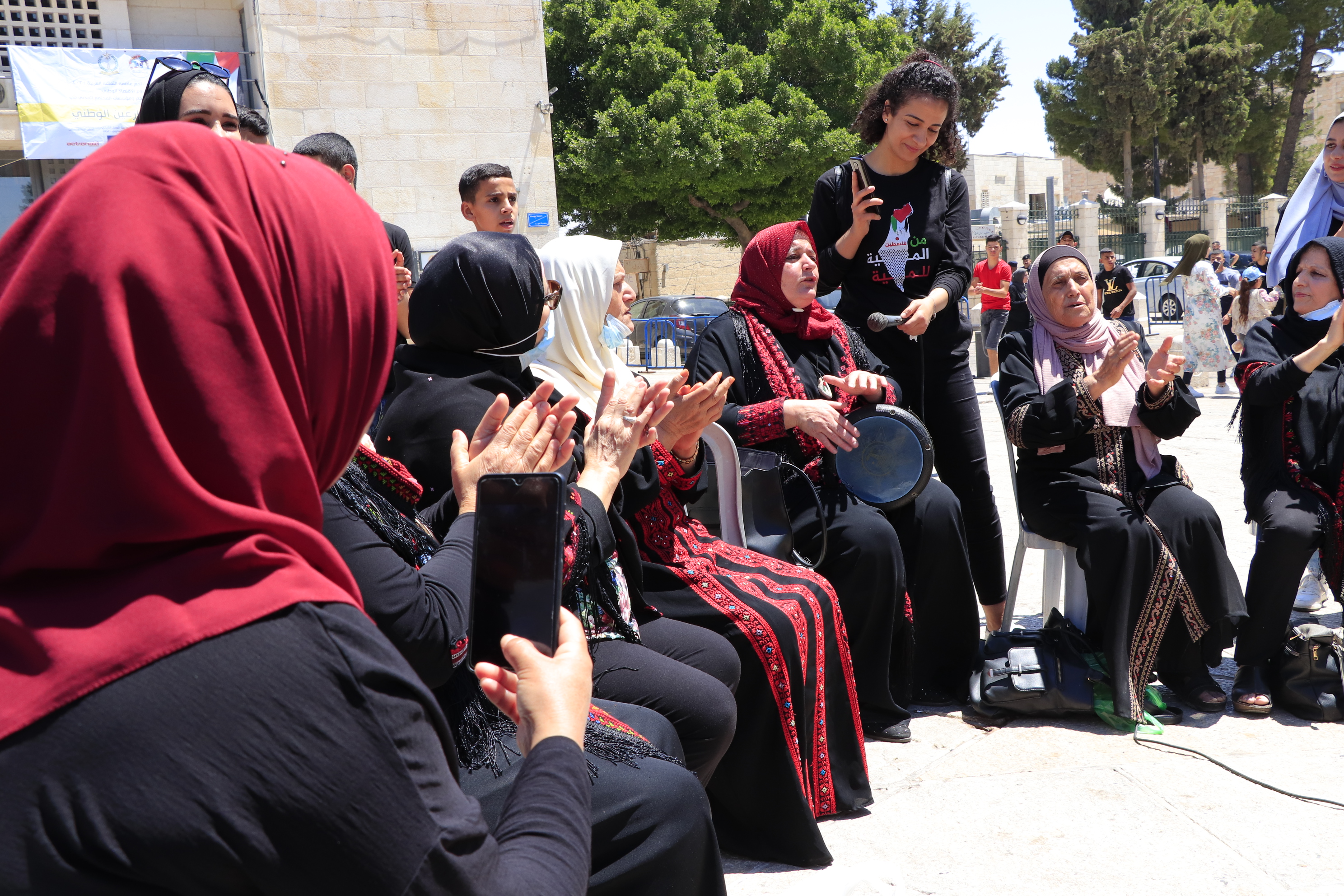 افتتاح سوق المزارعين الوطني في ساحة المهد لتعزيز صمود المزارع الفلسطيني ضمن فعاليات بيت لحم عاصمة الثقافة العربية وأسبوع الإقتصاد الوطني