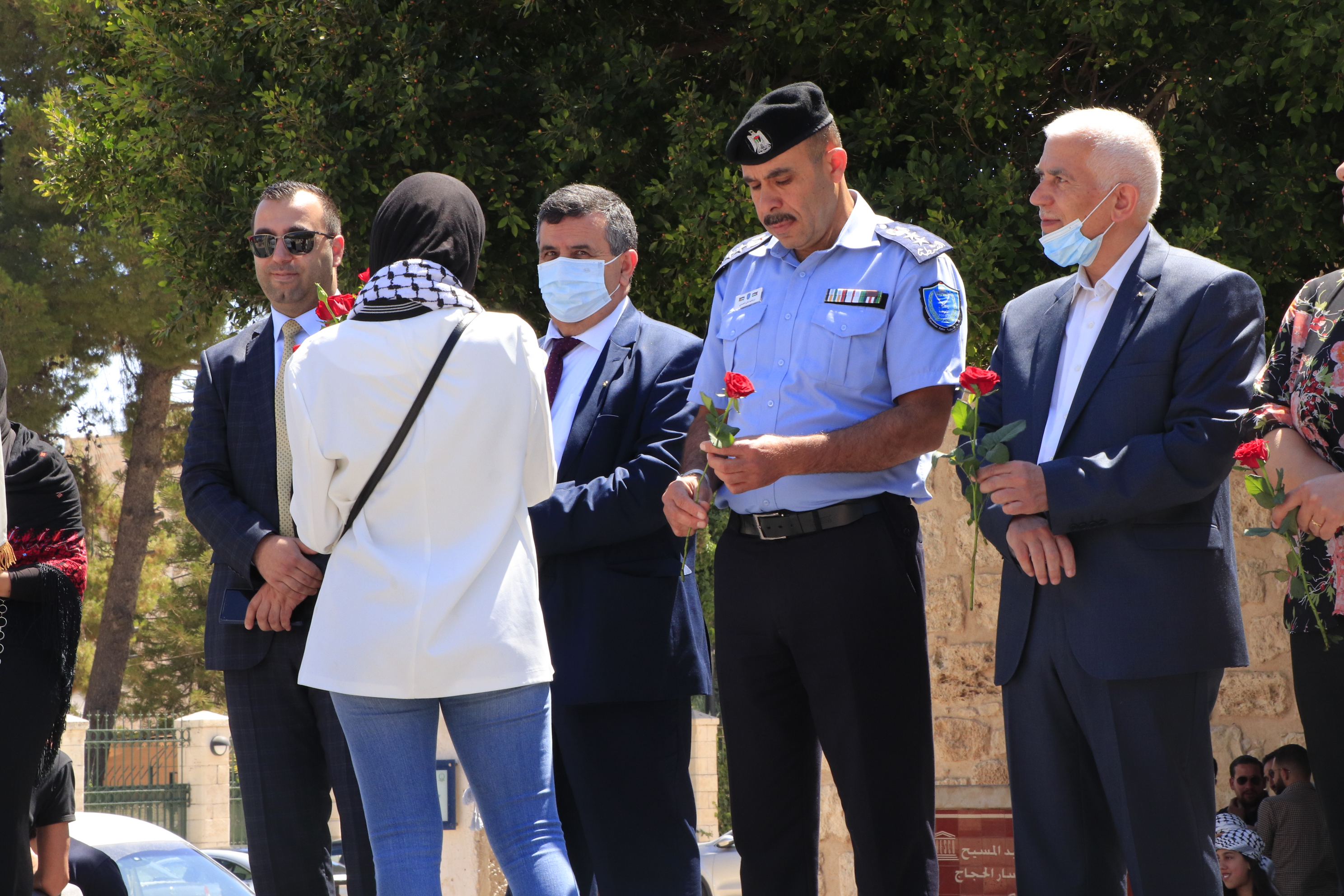 افتتاح سوق المزارعين الوطني في ساحة المهد لتعزيز صمود المزارع الفلسطيني ضمن فعاليات بيت لحم عاصمة الثقافة العربية وأسبوع الإقتصاد الوطني