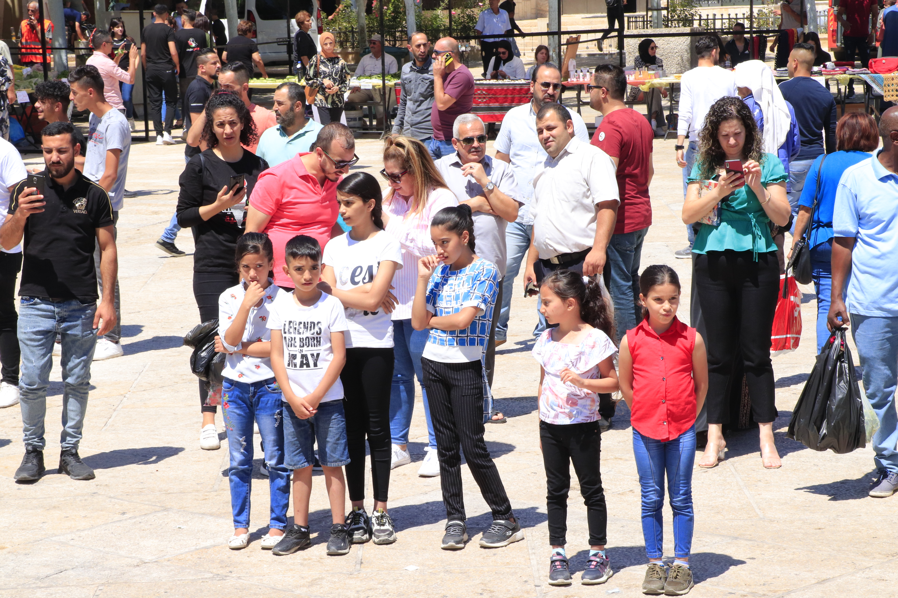 افتتاح سوق المزارعين الوطني في ساحة المهد لتعزيز صمود المزارع الفلسطيني ضمن فعاليات بيت لحم عاصمة الثقافة العربية وأسبوع الإقتصاد الوطني