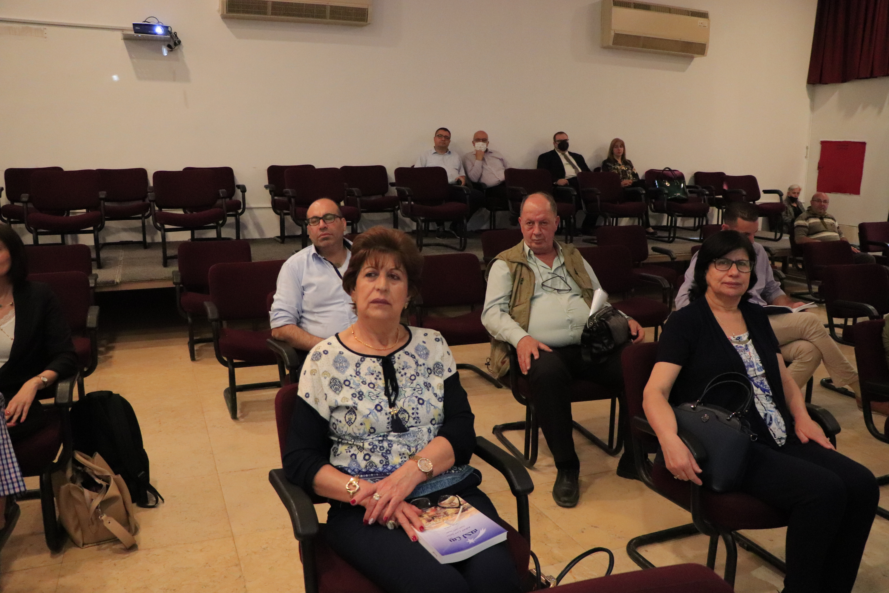 إشهار كتاب "بيت لحم مدينة الفرح العظيم وعاصمة الثقافة العربية" ضمن أول فعاليات بيت لحم عاصمة الثقافة العربية