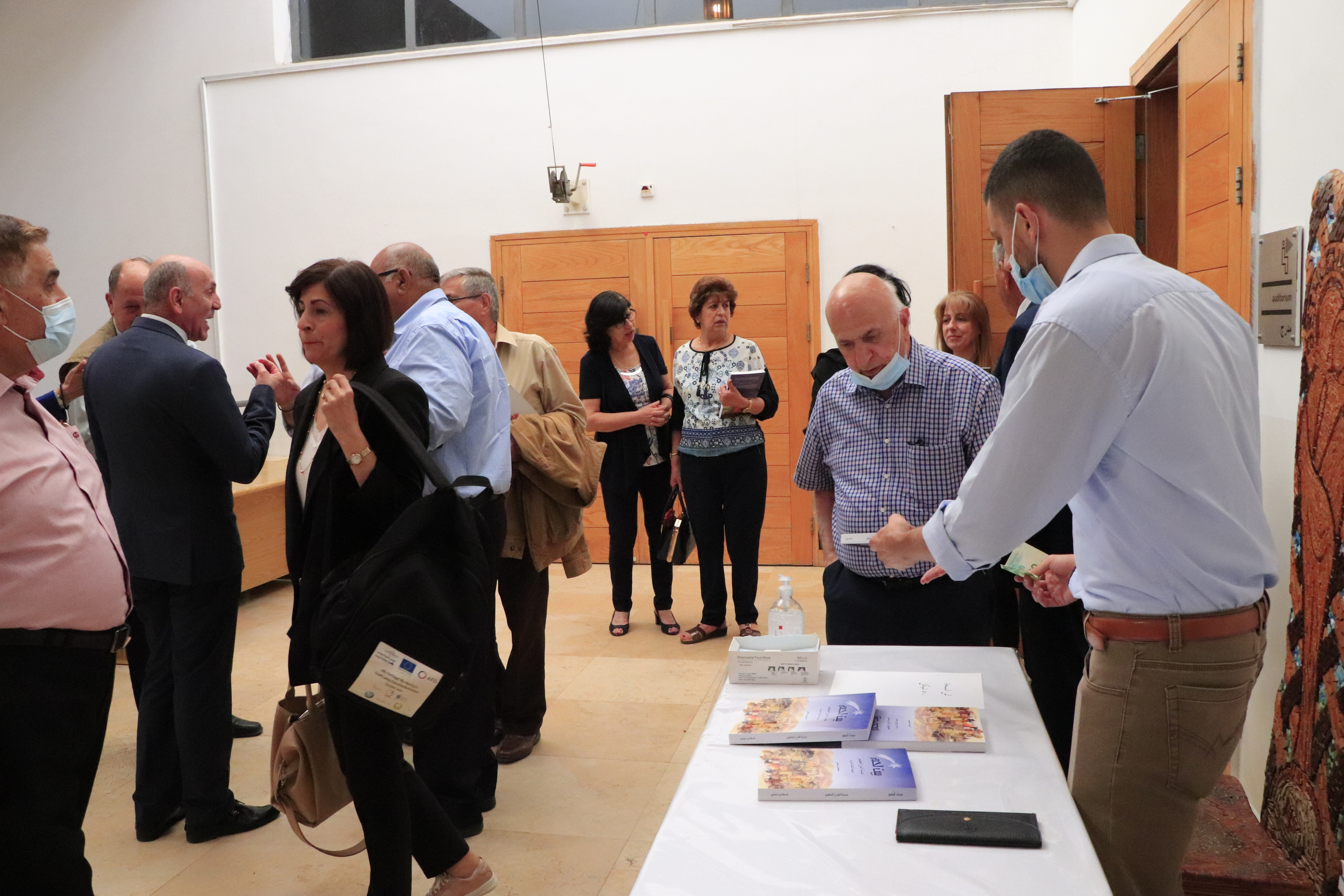 إشهار كتاب "بيت لحم مدينة الفرح العظيم وعاصمة الثقافة العربية" ضمن أول فعاليات بيت لحم عاصمة الثقافة العربية