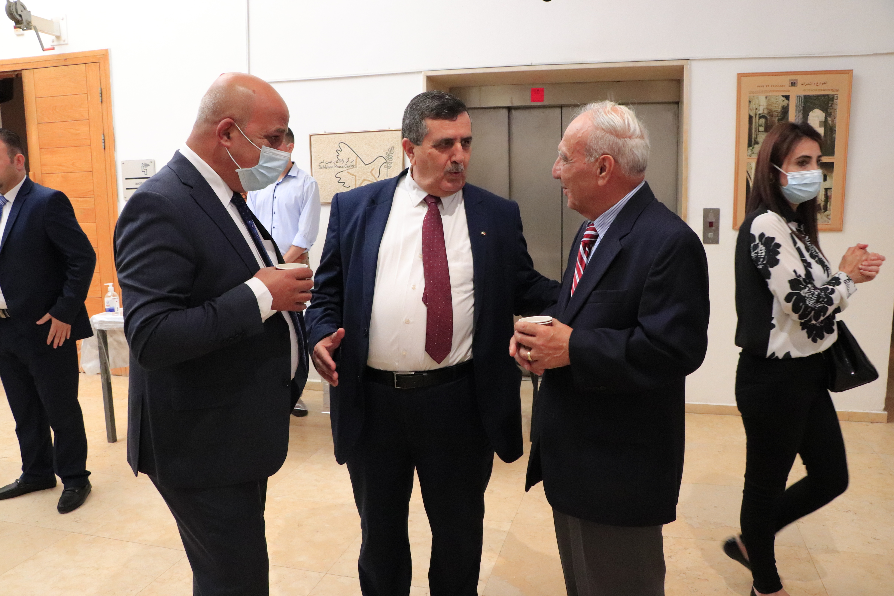 إشهار كتاب "بيت لحم مدينة الفرح العظيم وعاصمة الثقافة العربية" ضمن أول فعاليات بيت لحم عاصمة الثقافة العربية