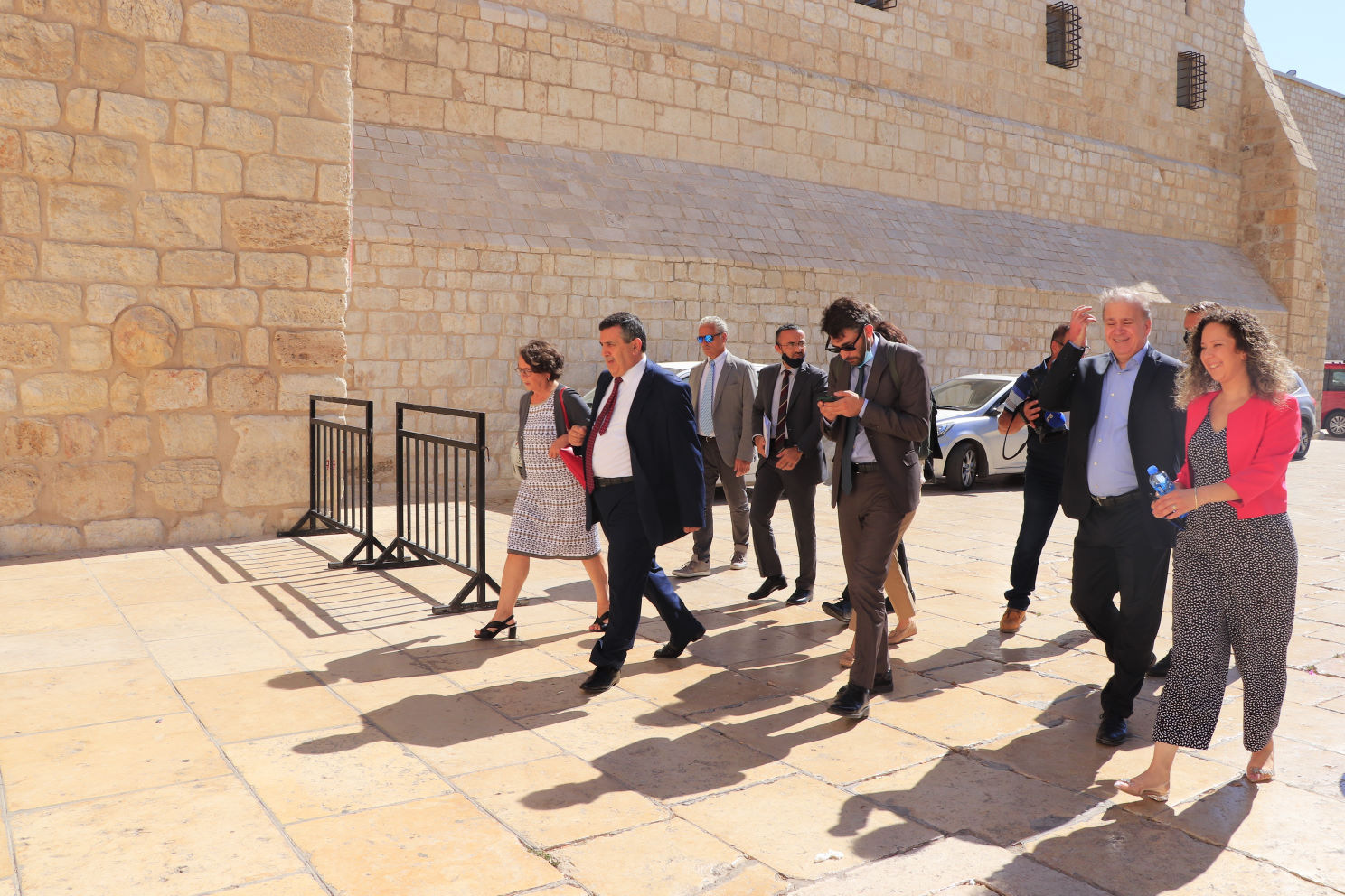 رئيس بلدية بيت لحم يؤكد لنائبة وزير الشؤون الخارجية والتعاون الدولي الايطالية اهمية دعم المسيرة السلمية لتحقيق وترسيخ مبادئ العدالة والسلام العادل والشامل الذي يضمن الحقوق الشرعية للشعب الفلسطيني