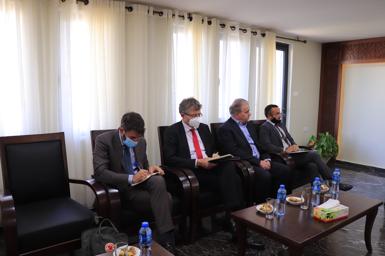 رئيس بلدية بيت لحم يؤكد لنائبة وزير الشؤون الخارجية والتعاون الدولي الايطالية اهمية دعم المسيرة السلمية لتحقيق وترسيخ مبادئ العدالة والسلام العادل والشامل الذي يضمن الحقوق الشرعية للشعب الفلسطيني