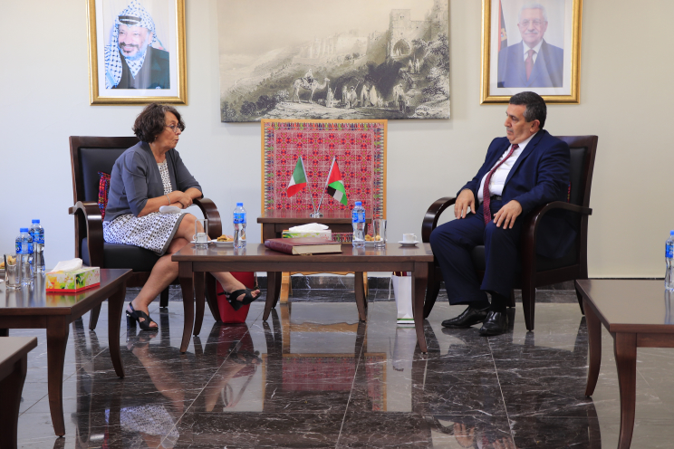 رئيس بلدية بيت لحم يؤكد لنائبة وزير الشؤون الخارجية والتعاون الدولي الايطالية اهمية دعم المسيرة السلمية لتحقيق وترسيخ مبادئ العدالة والسلام العادل والشامل الذي يضمن الحقوق الشرعية للشعب الفلسطيني