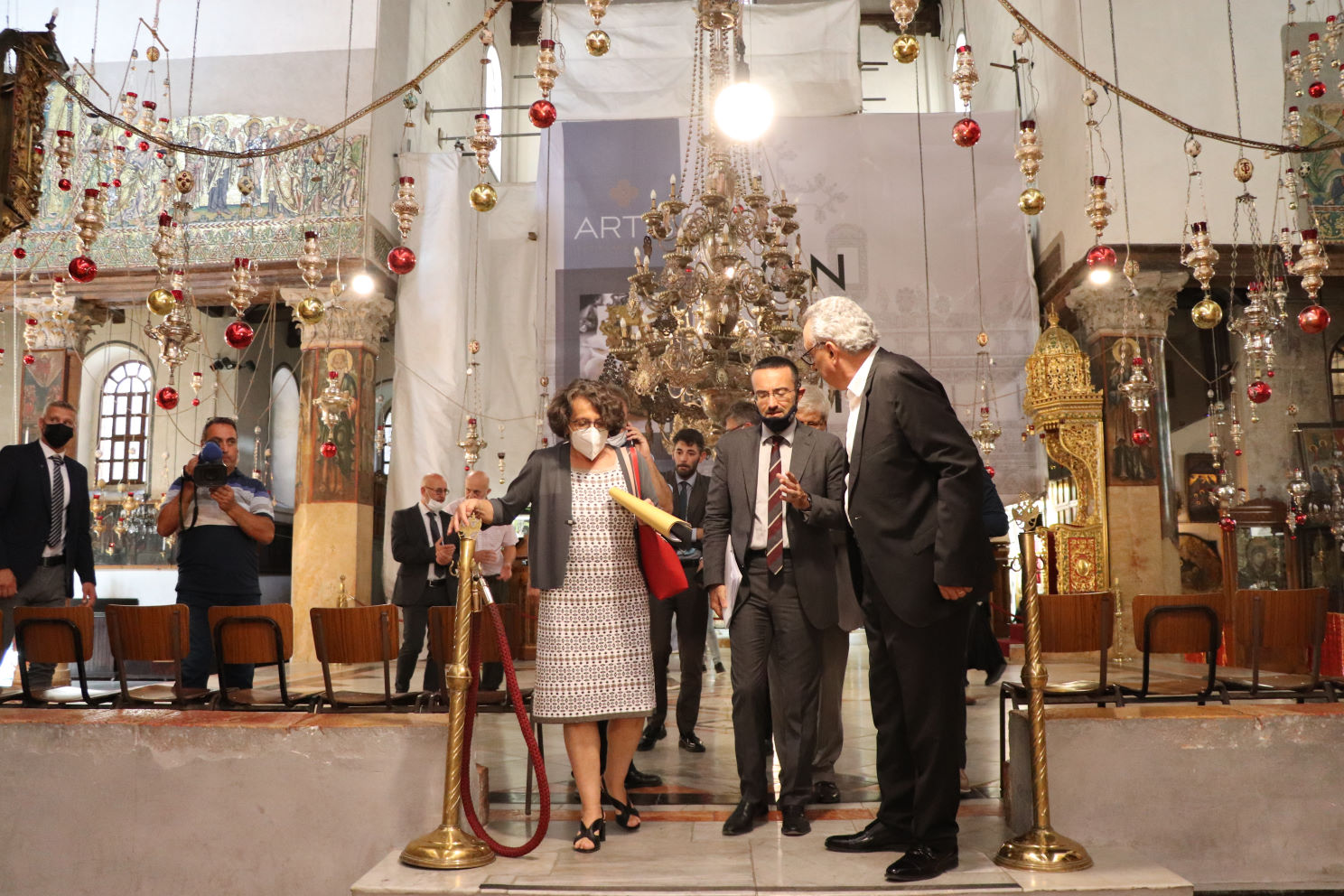 رئيس بلدية بيت لحم يؤكد لنائبة وزير الشؤون الخارجية والتعاون الدولي الايطالية اهمية دعم المسيرة السلمية لتحقيق وترسيخ مبادئ العدالة والسلام العادل والشامل الذي يضمن الحقوق الشرعية للشعب الفلسطيني