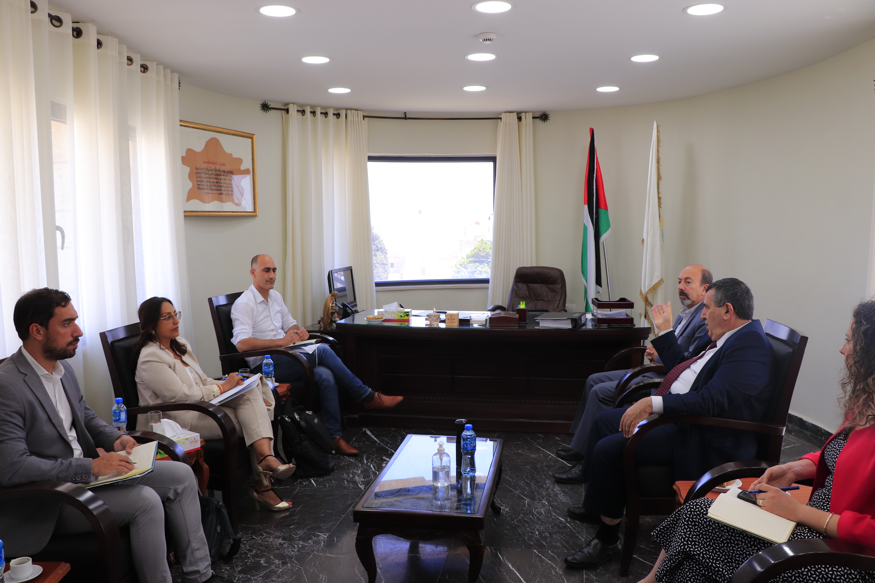 رئيس بلدية بيت لحم ومديرة مكتب اليونسيكو في رام الله يُناقشان آخر تطورات أعمال تأهيل مشروع متحف الرواية ويبحثان سُبل التعاون المُشترك