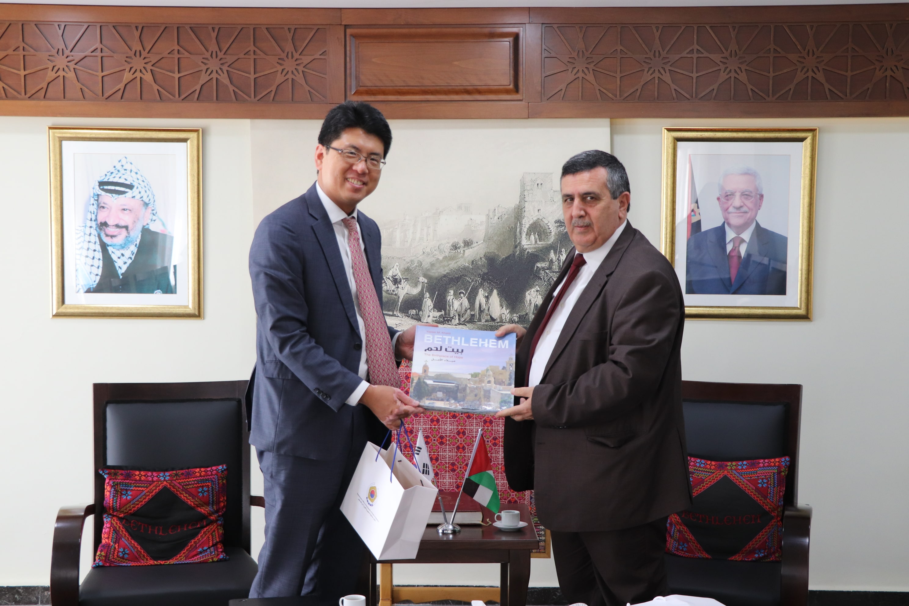 رئيس بلدية بيت لحم يستقبل ممثل جمهورية كوريا لدى دولة فلسطين