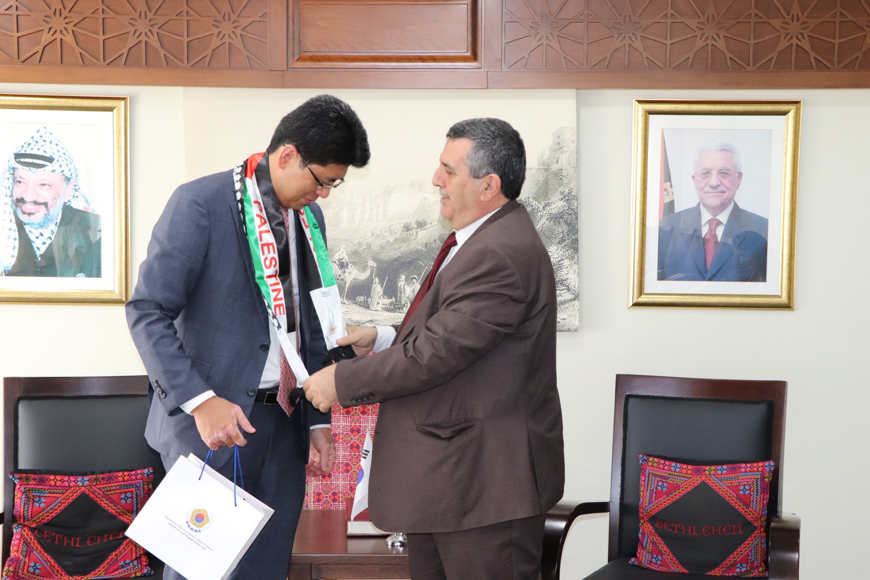 رئيس بلدية بيت لحم يستقبل ممثل جمهورية كوريا لدى دولة فلسطين