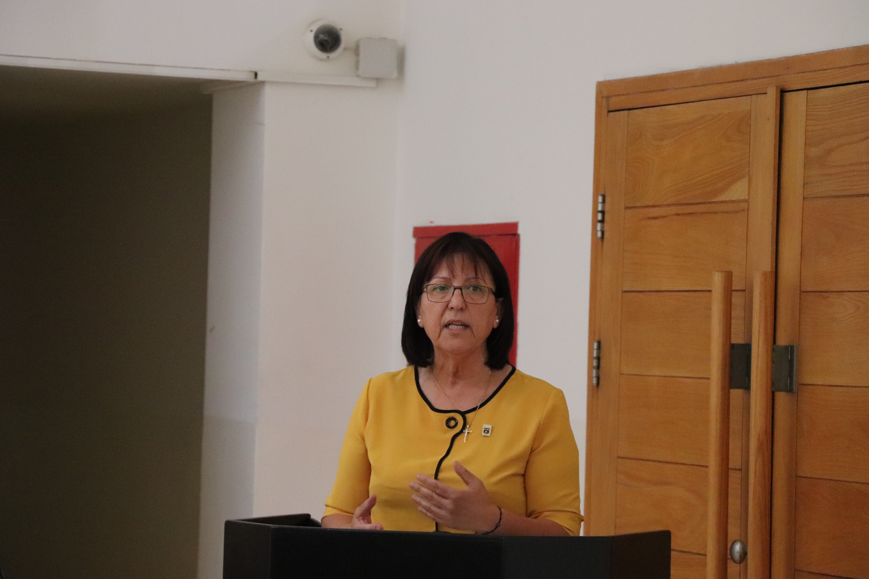 مدير عام بلدية بيت لحم يفتتح معرض "صورة وحكاية" في مركز السلام بيت لحم