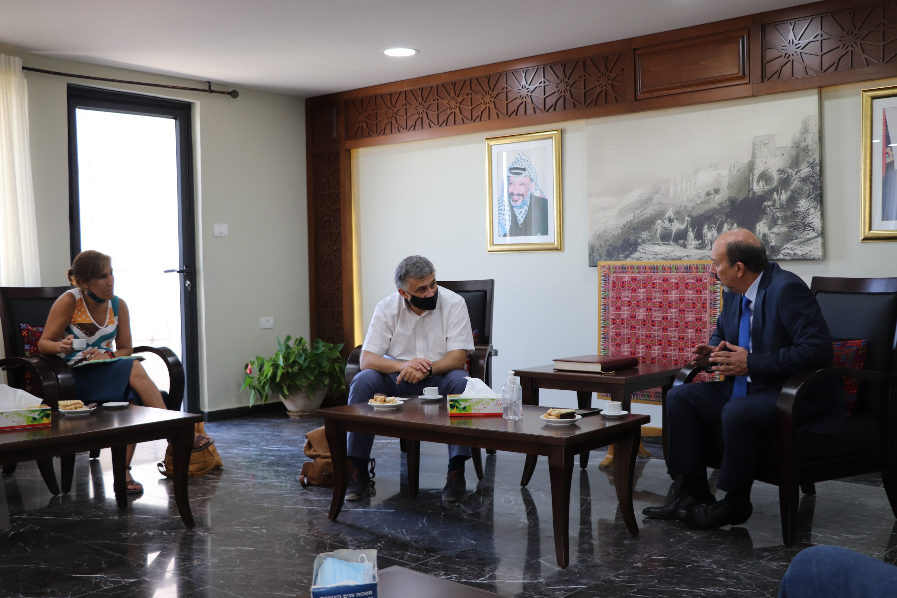 مدير عام بلدية بيت لحم يُطلع مدير المشاريع في التعاون الإسباني على تطورات أعمال تأهيل شارع بيت ساحور