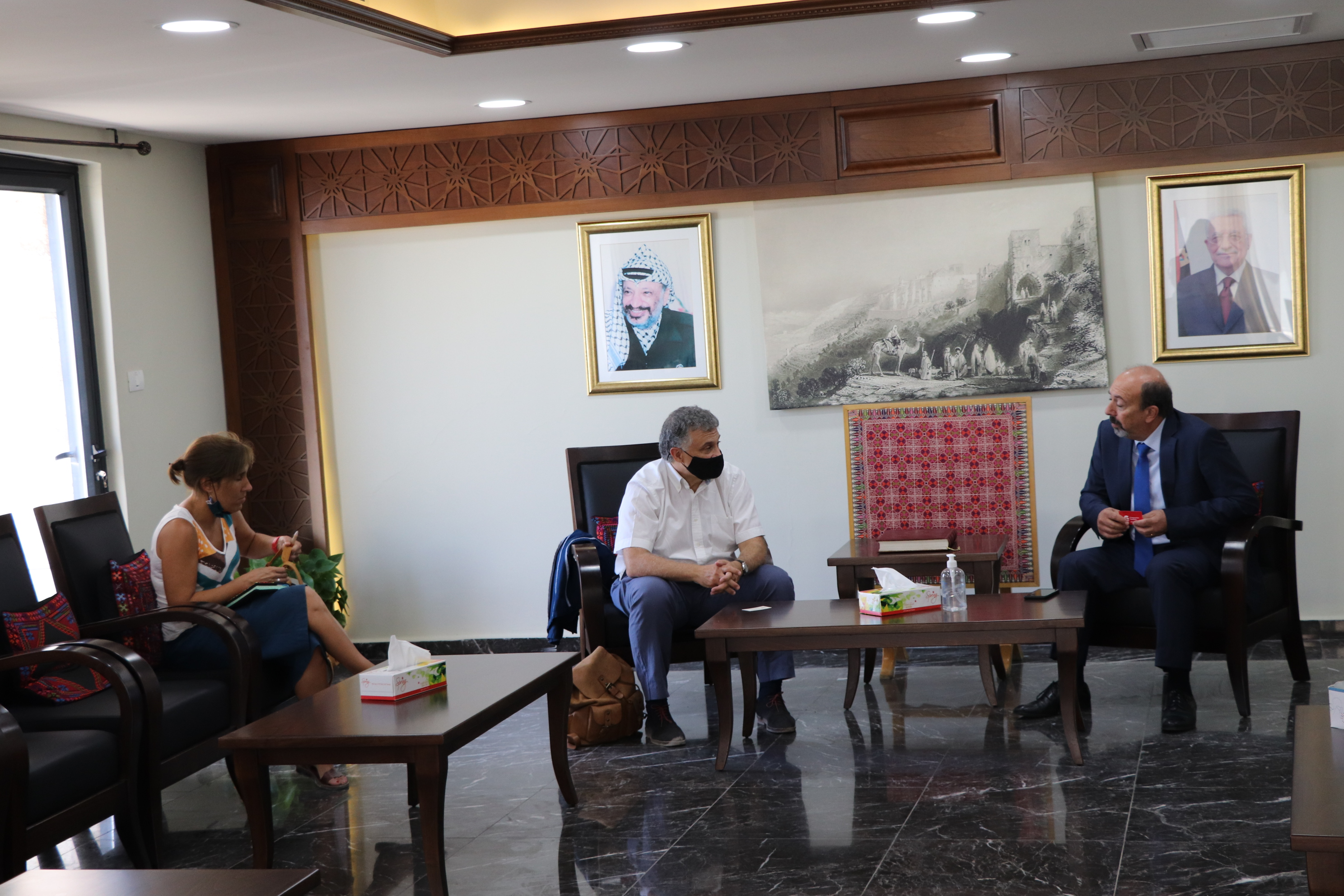 مدير عام بلدية بيت لحم يُطلع مدير المشاريع في التعاون الإسباني على تطورات أعمال تأهيل شارع بيت ساحور