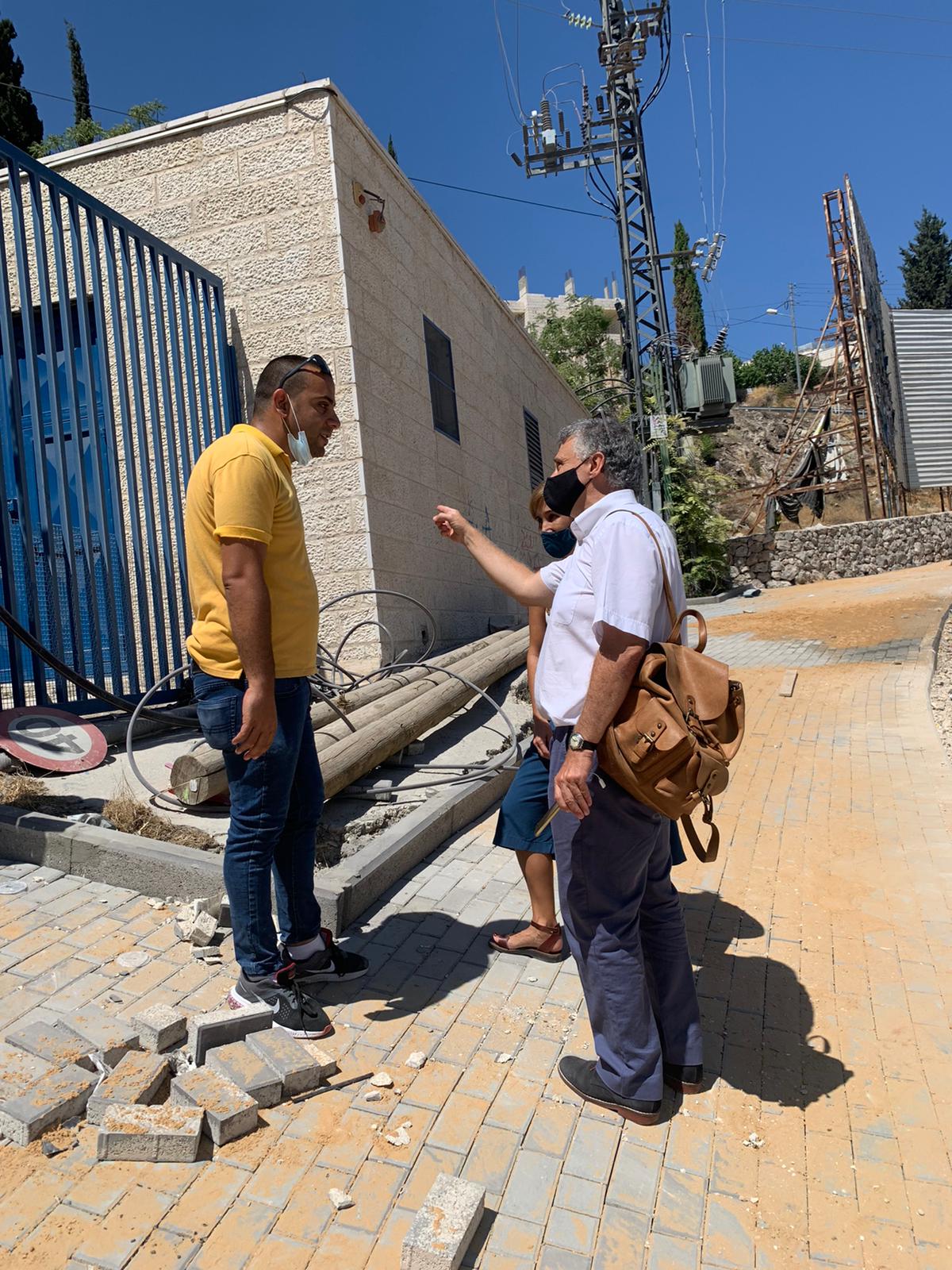 مدير عام بلدية بيت لحم يُطلع مدير المشاريع في التعاون الإسباني على تطورات أعمال تأهيل شارع بيت ساحور