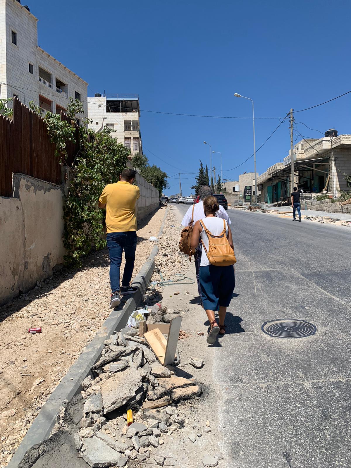 مدير عام بلدية بيت لحم يُطلع مدير المشاريع في التعاون الإسباني على تطورات أعمال تأهيل شارع بيت ساحور