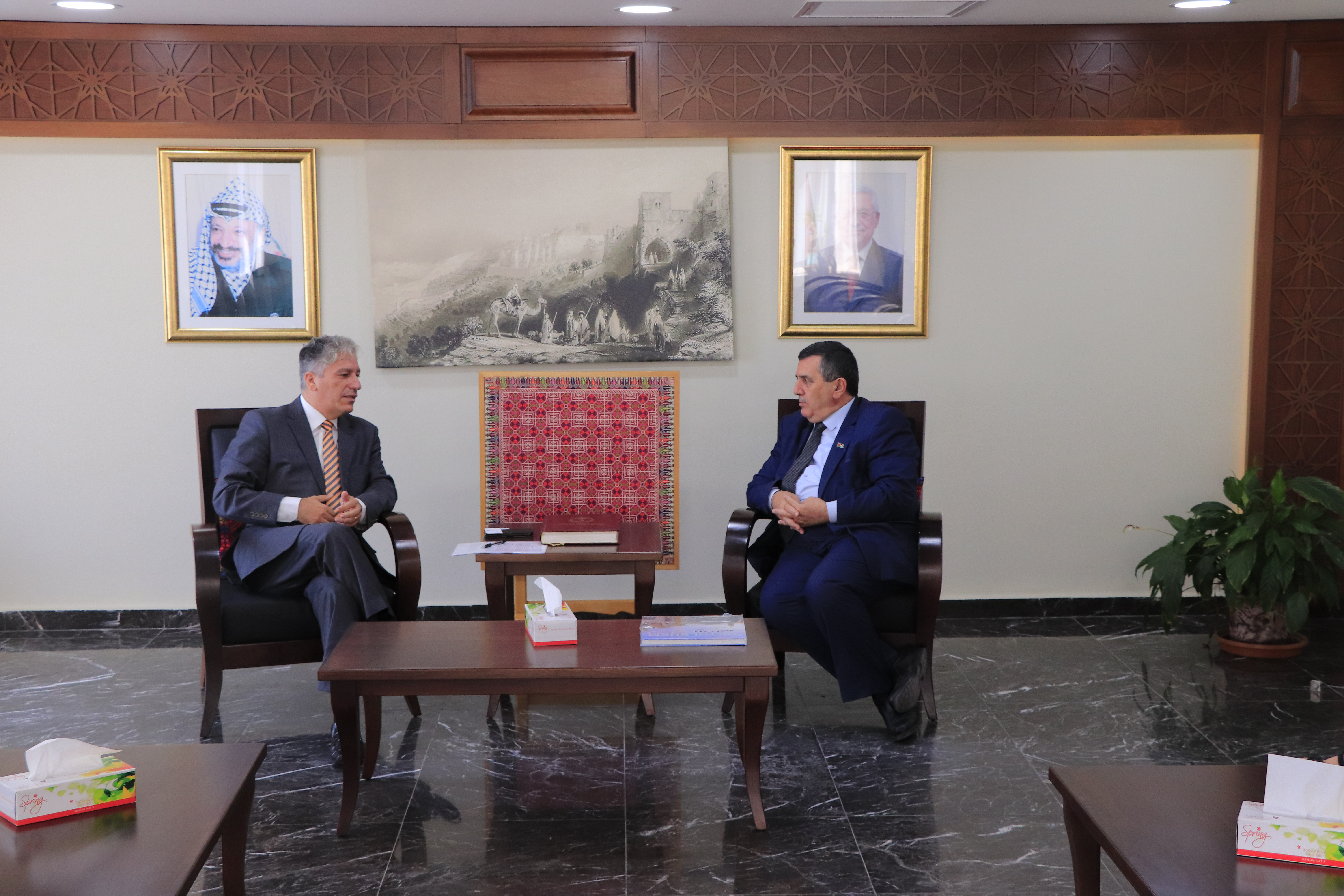 سلمان يستقبل سفير المكتب التمثيلي للبرازيل لدى دولة فلسطين