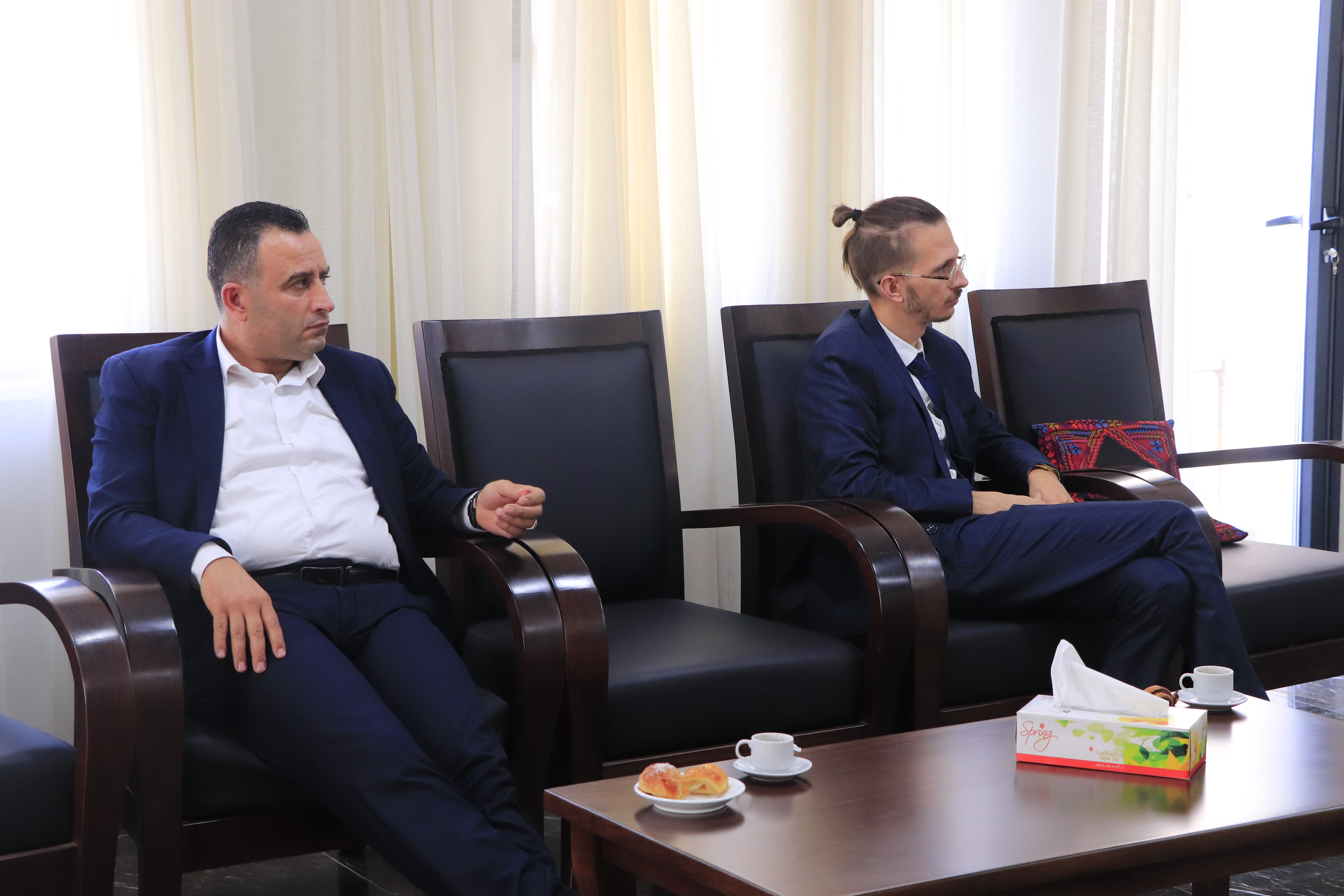 سلمان يستقبل ممثل هنغاريا في دار البلدية