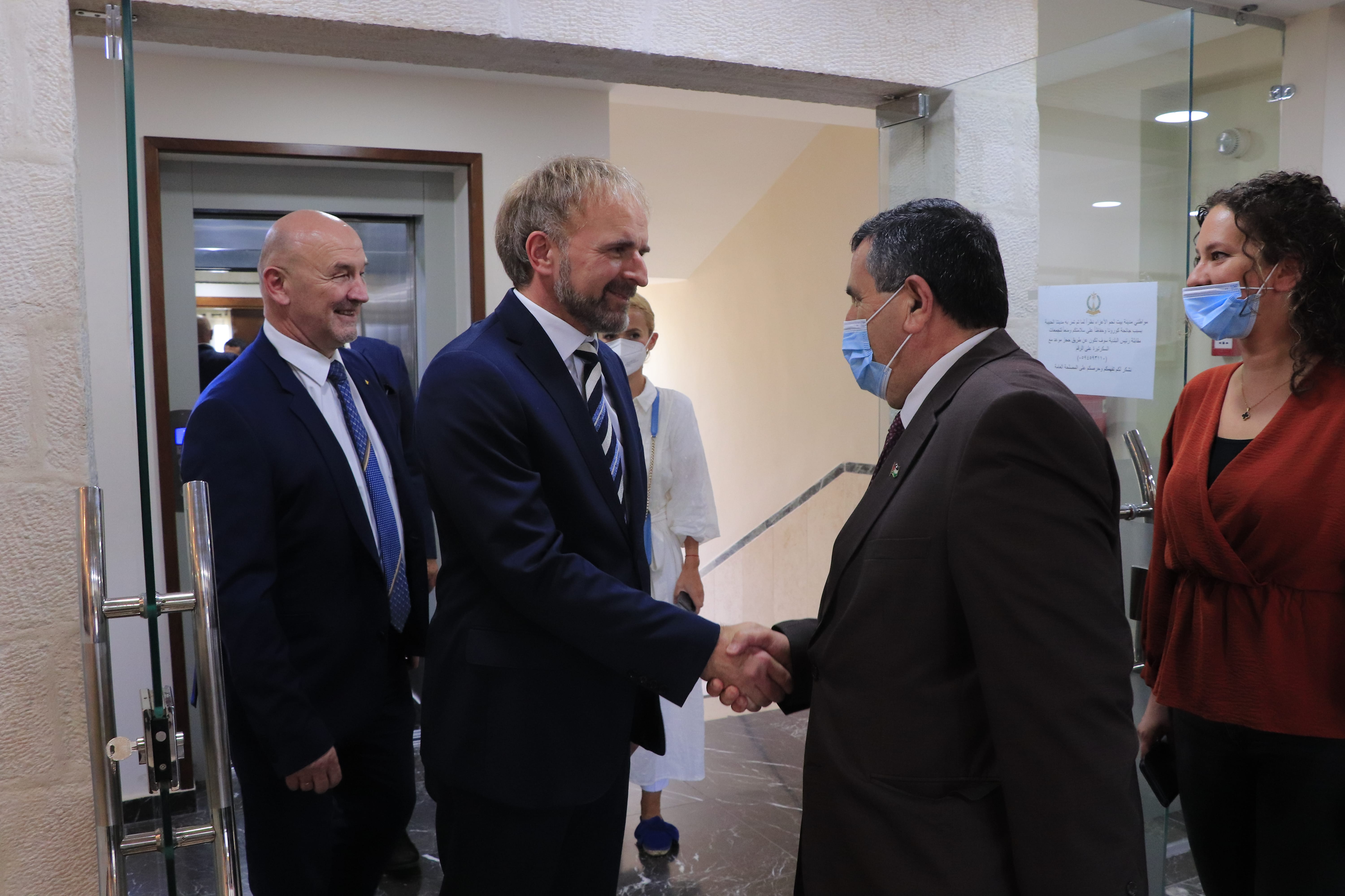 خلال استقباله للأمين العام لوزارة الخارجية البوسنية:  سلمان يُرحّب بإنشاء علاقة توأمة بين مدينتي بيت لحم وموستا في البوسنة والهرسك