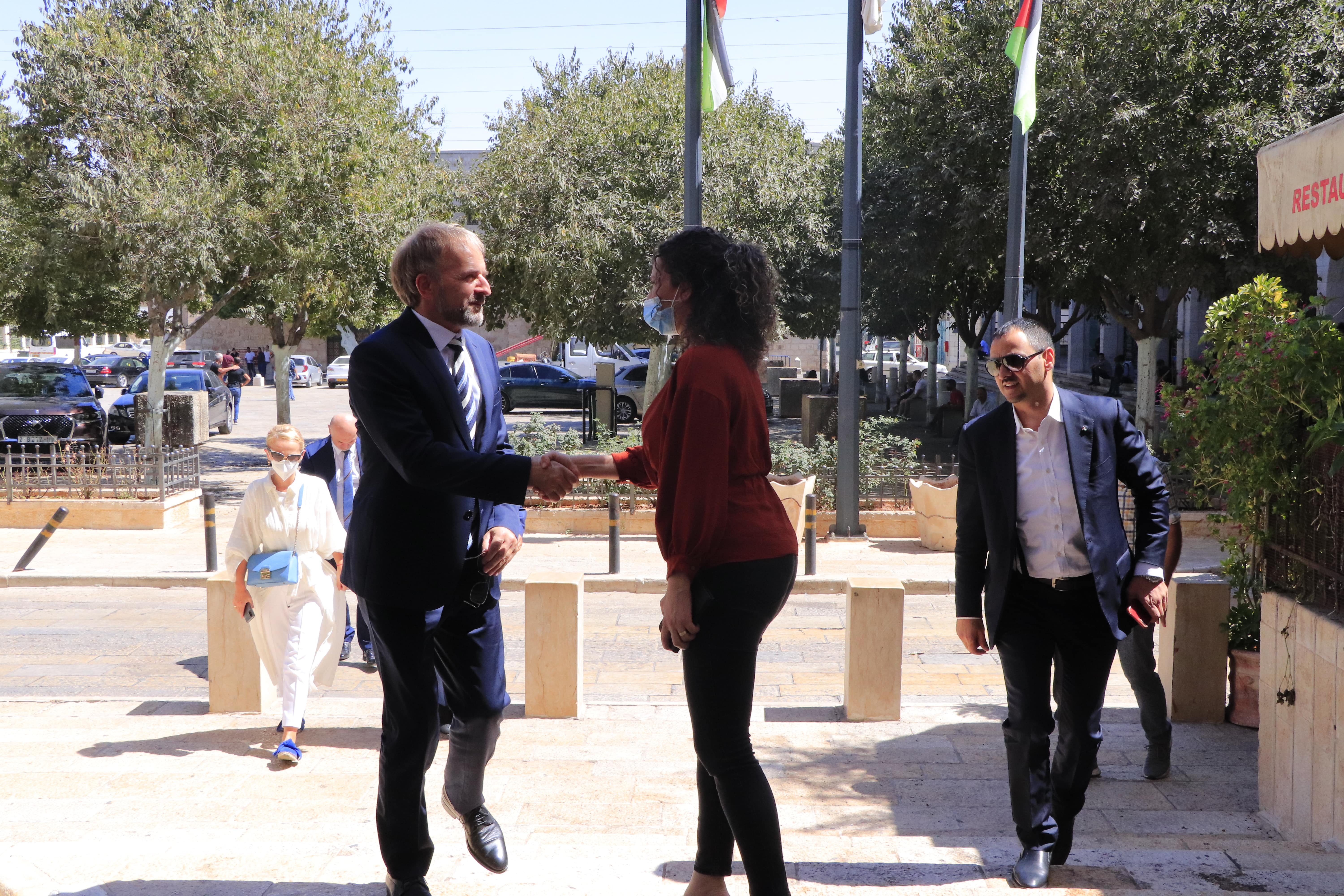 خلال استقباله للأمين العام لوزارة الخارجية البوسنية:  سلمان يُرحّب بإنشاء علاقة توأمة بين مدينتي بيت لحم وموستا في البوسنة والهرسك