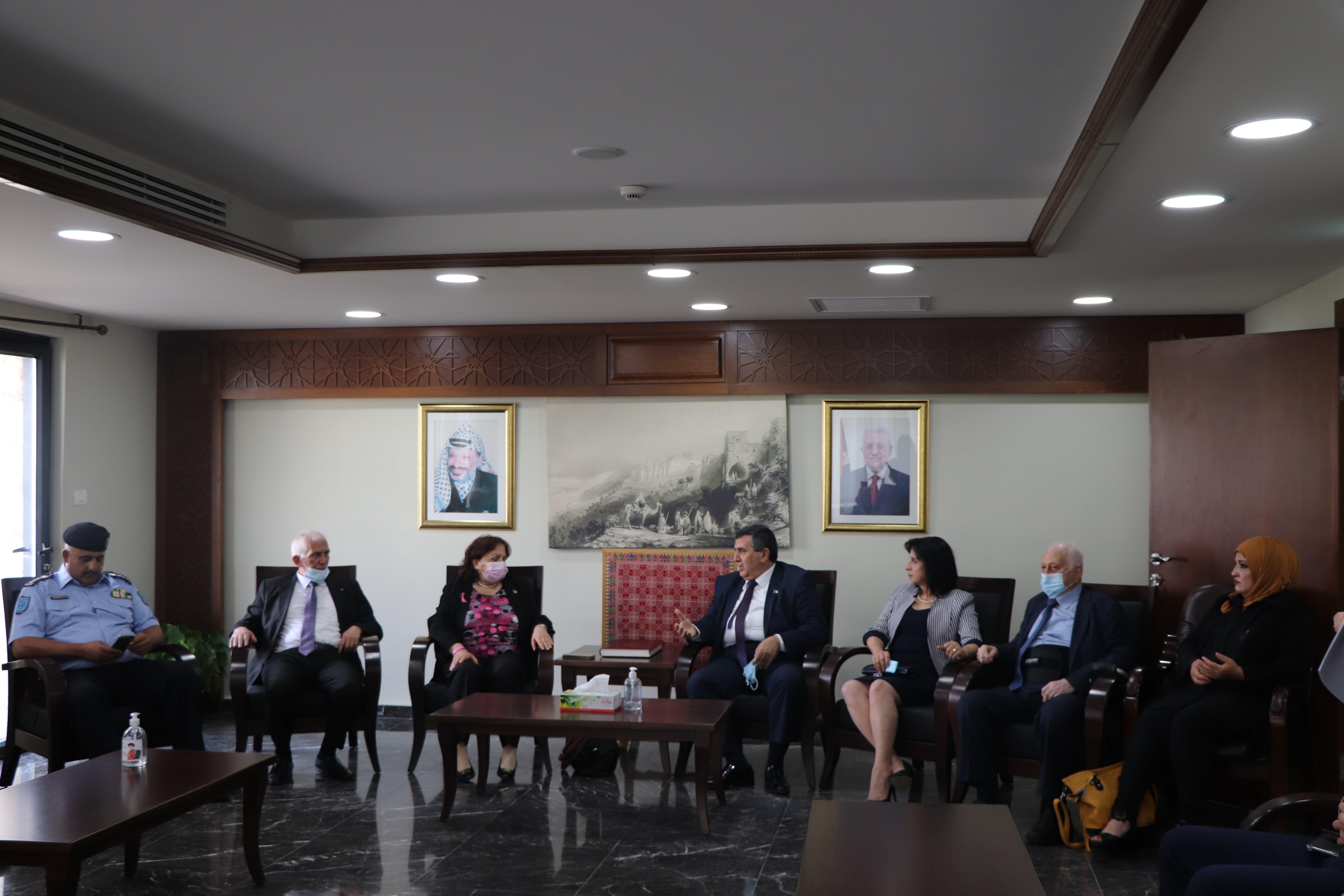 بلدية بيت لحم تحتفل بتدشين جدارية "الوفاء للطواقم الطبية والأمنية والهيئات المحلية خلال جائحة كورونا (كوفيد-19)"