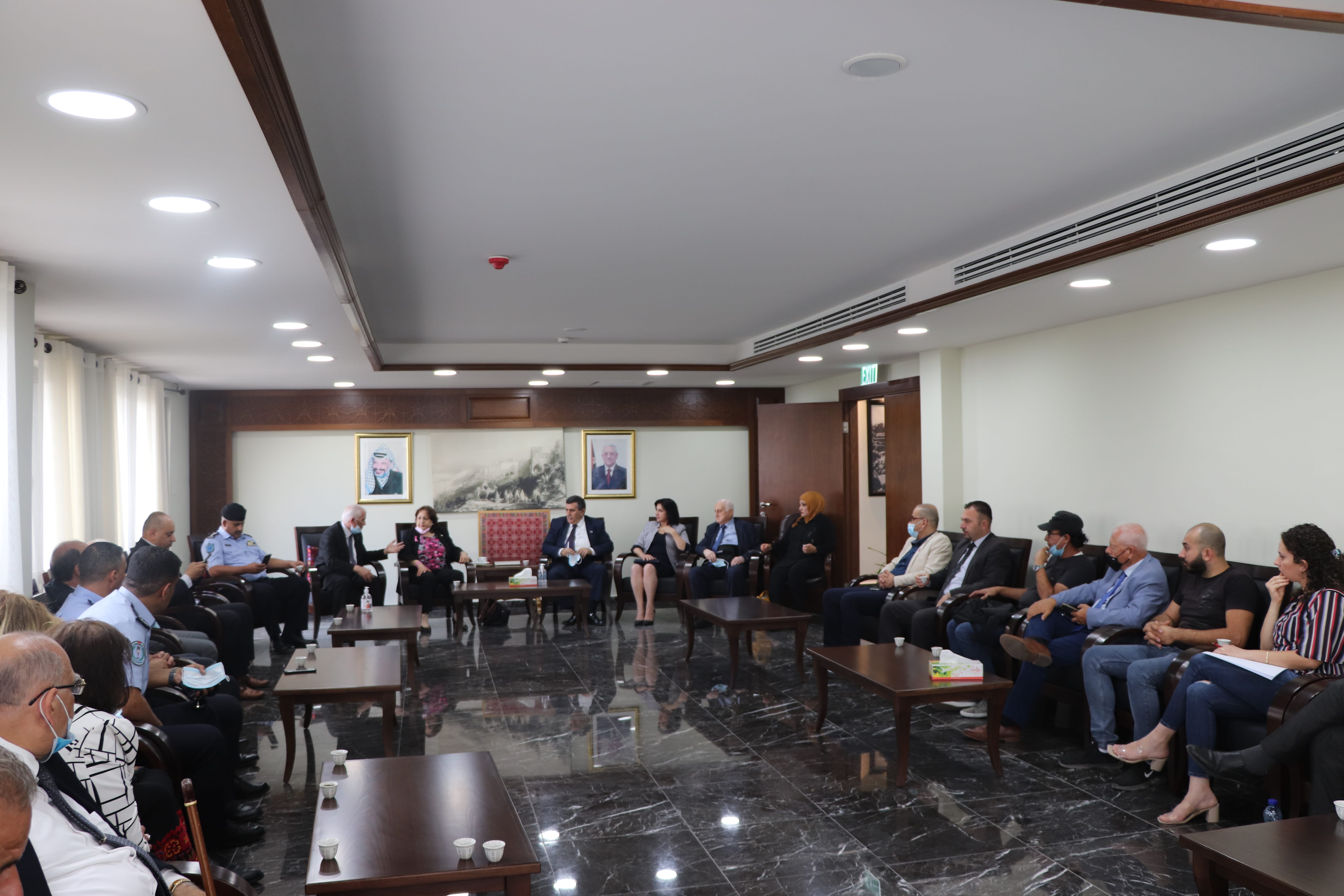 بلدية بيت لحم تحتفل بتدشين جدارية "الوفاء للطواقم الطبية والأمنية والهيئات المحلية خلال جائحة كورونا (كوفيد-19)"