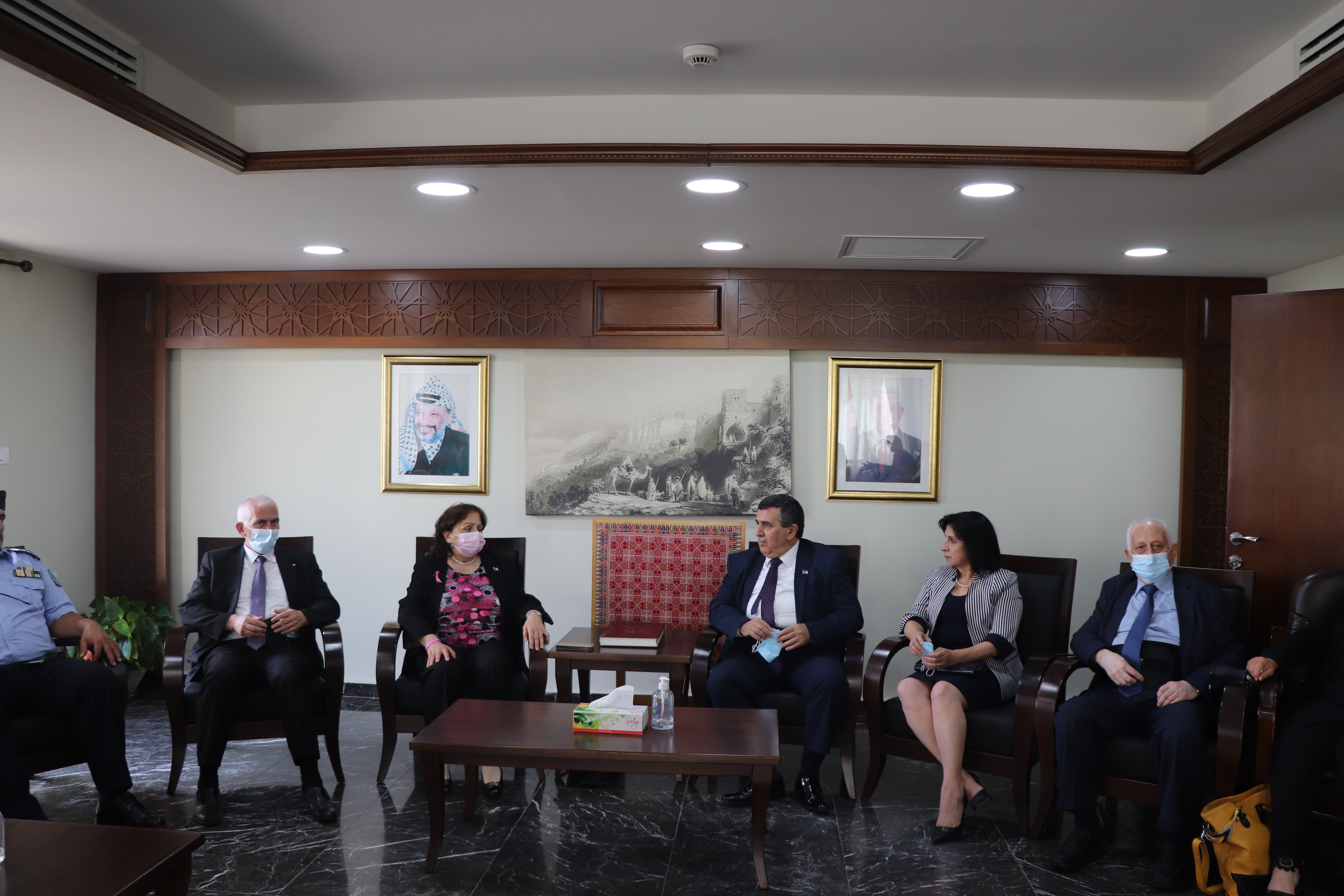 بلدية بيت لحم تحتفل بتدشين جدارية "الوفاء للطواقم الطبية والأمنية والهيئات المحلية خلال جائحة كورونا (كوفيد-19)"