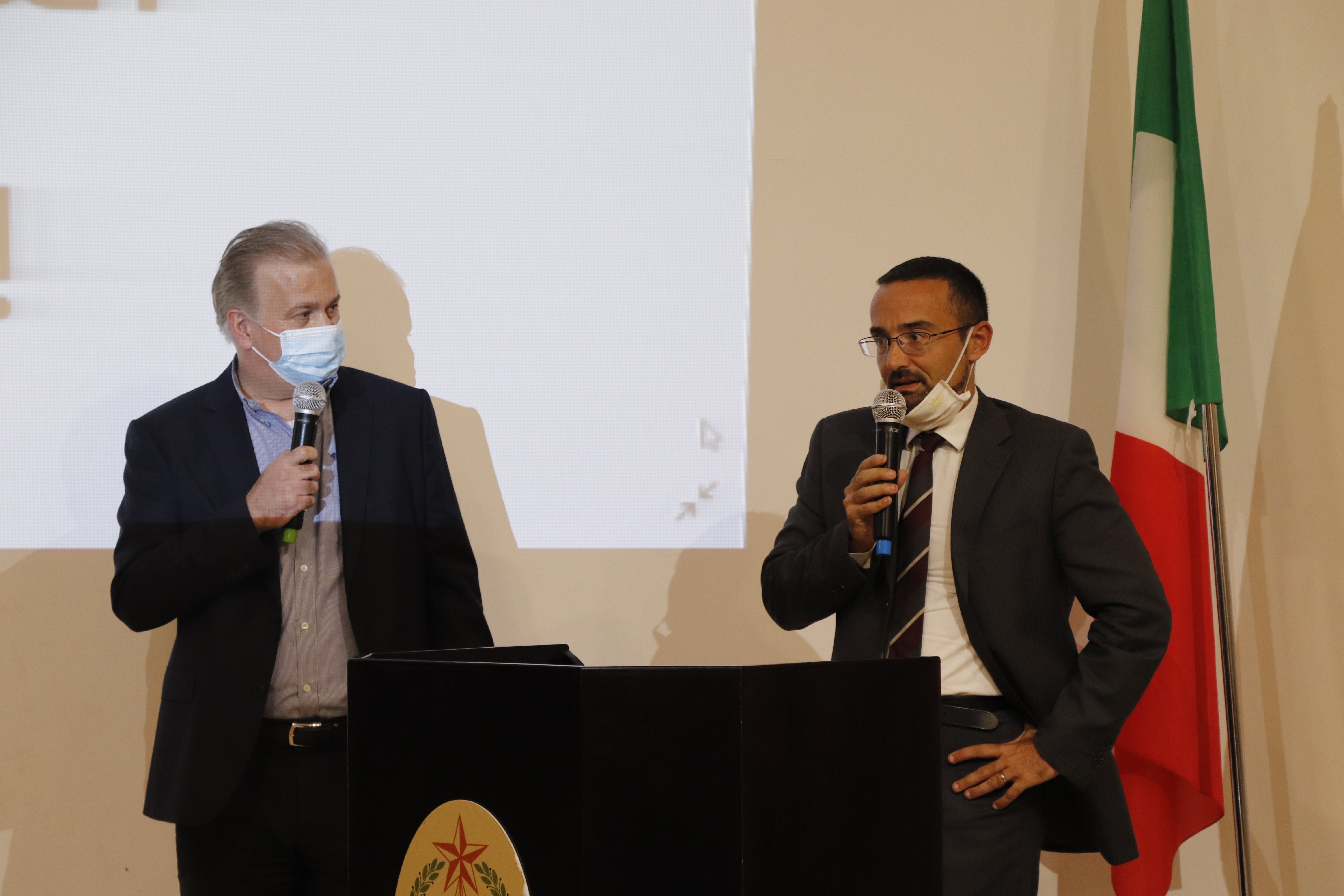 تقديراً لجهوده في تعزيز العلاقات الفلسطينية الإيطالية:  رئيس الجمهورية الإيطالية يمنح رئيس بلدية بيت لحم وسام نجمة إيطاليا