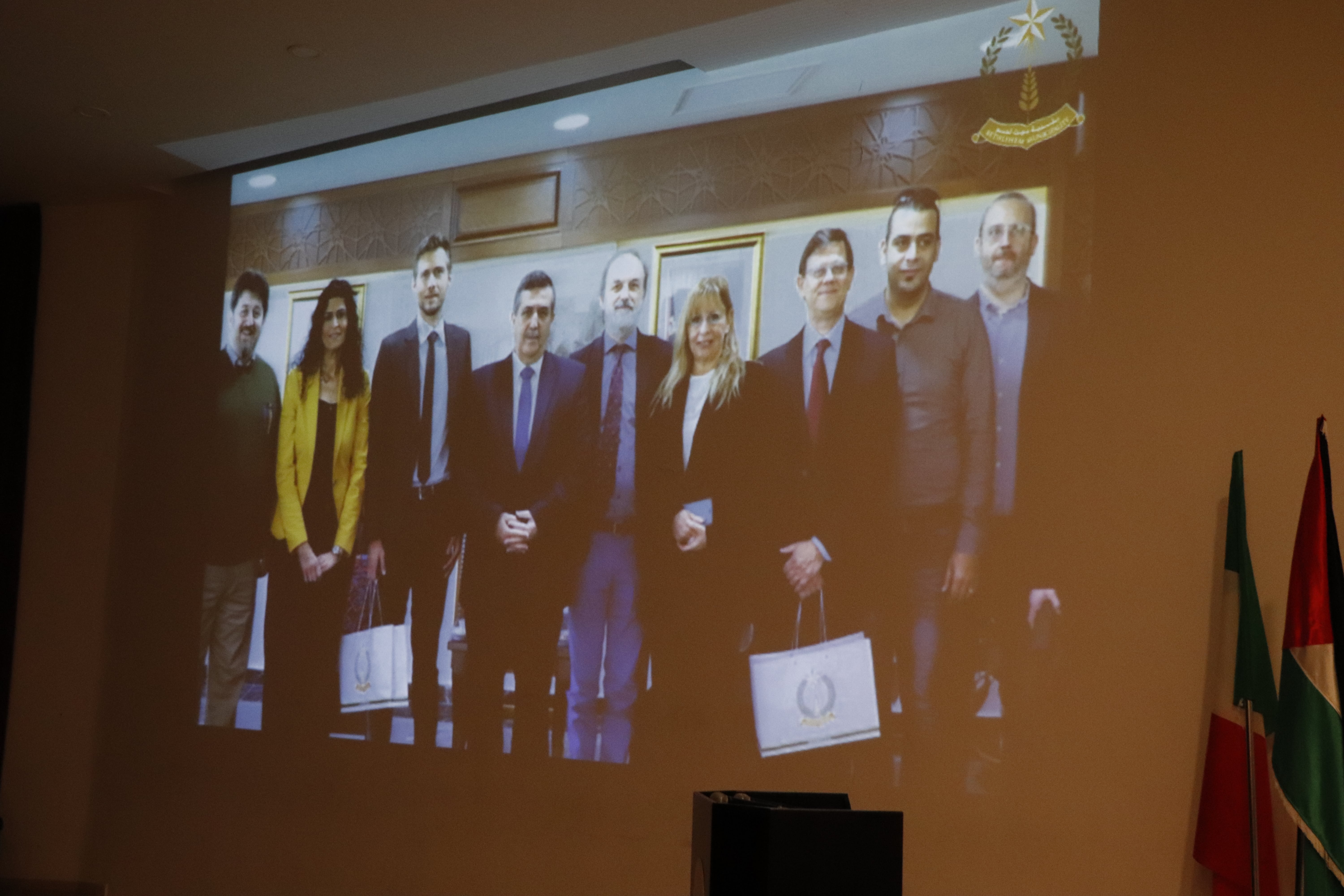 تقديراً لجهوده في تعزيز العلاقات الفلسطينية الإيطالية:  رئيس الجمهورية الإيطالية يمنح رئيس بلدية بيت لحم وسام نجمة إيطاليا