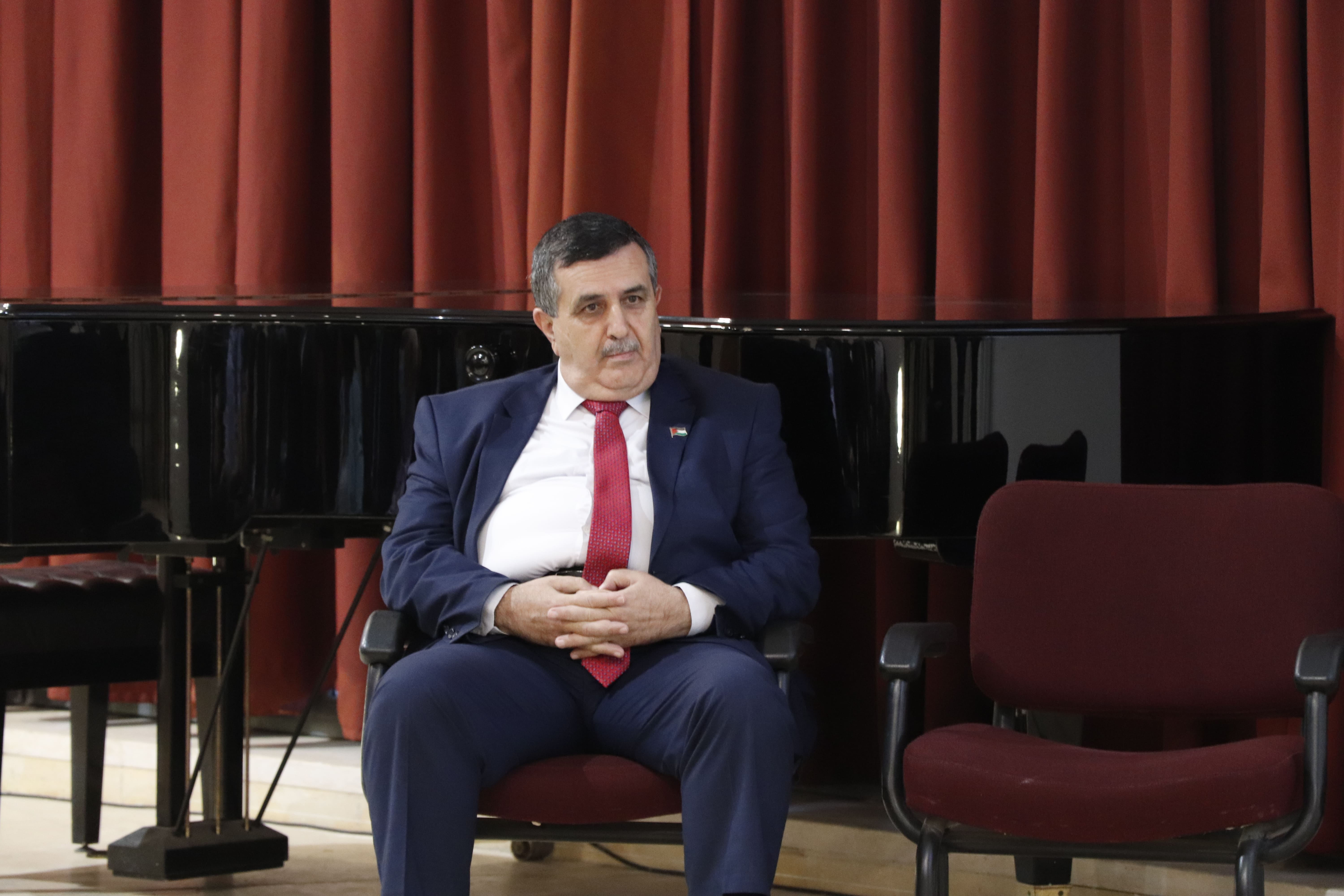 تقديراً لجهوده في تعزيز العلاقات الفلسطينية الإيطالية:  رئيس الجمهورية الإيطالية يمنح رئيس بلدية بيت لحم وسام نجمة إيطاليا