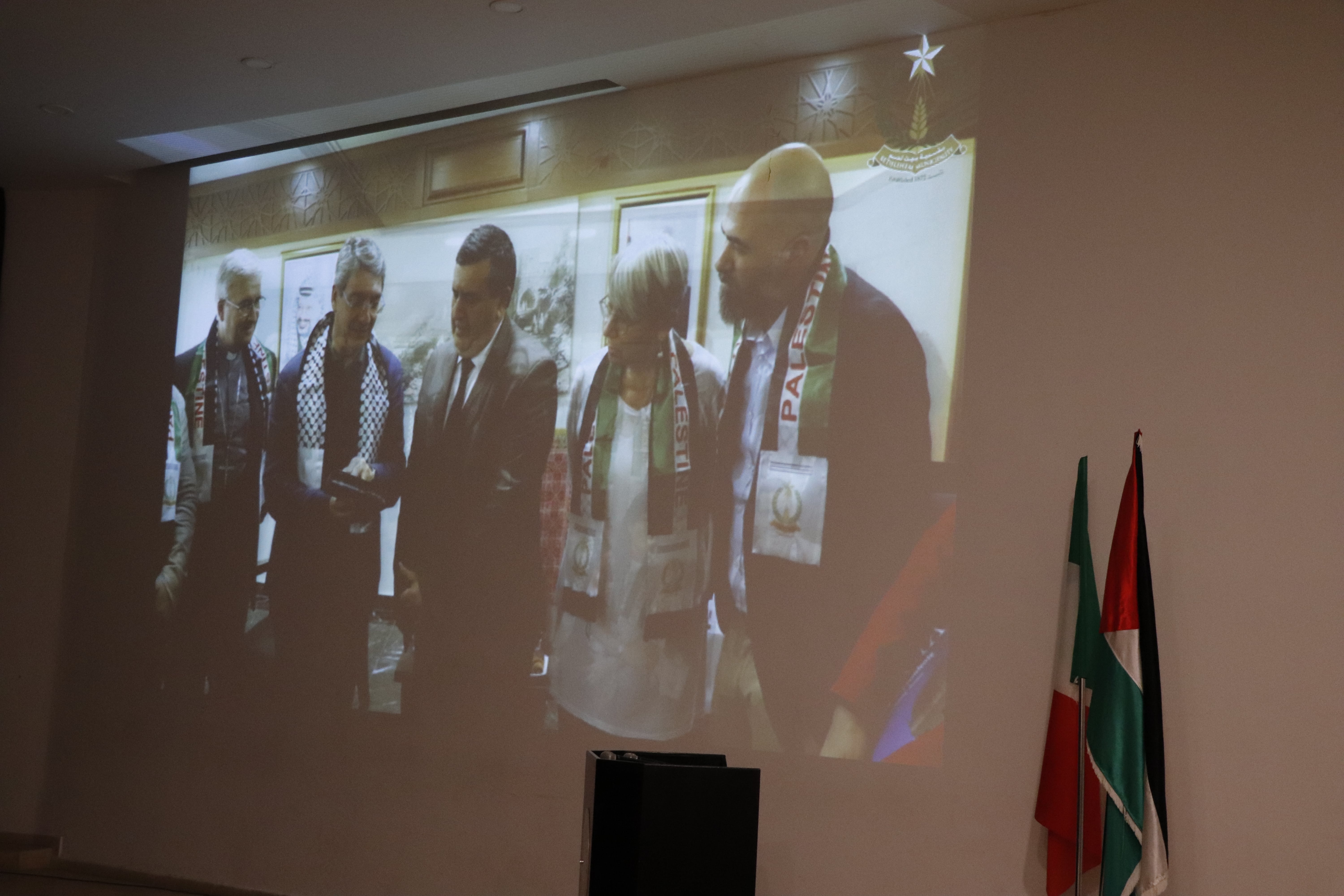 تقديراً لجهوده في تعزيز العلاقات الفلسطينية الإيطالية:  رئيس الجمهورية الإيطالية يمنح رئيس بلدية بيت لحم وسام نجمة إيطاليا