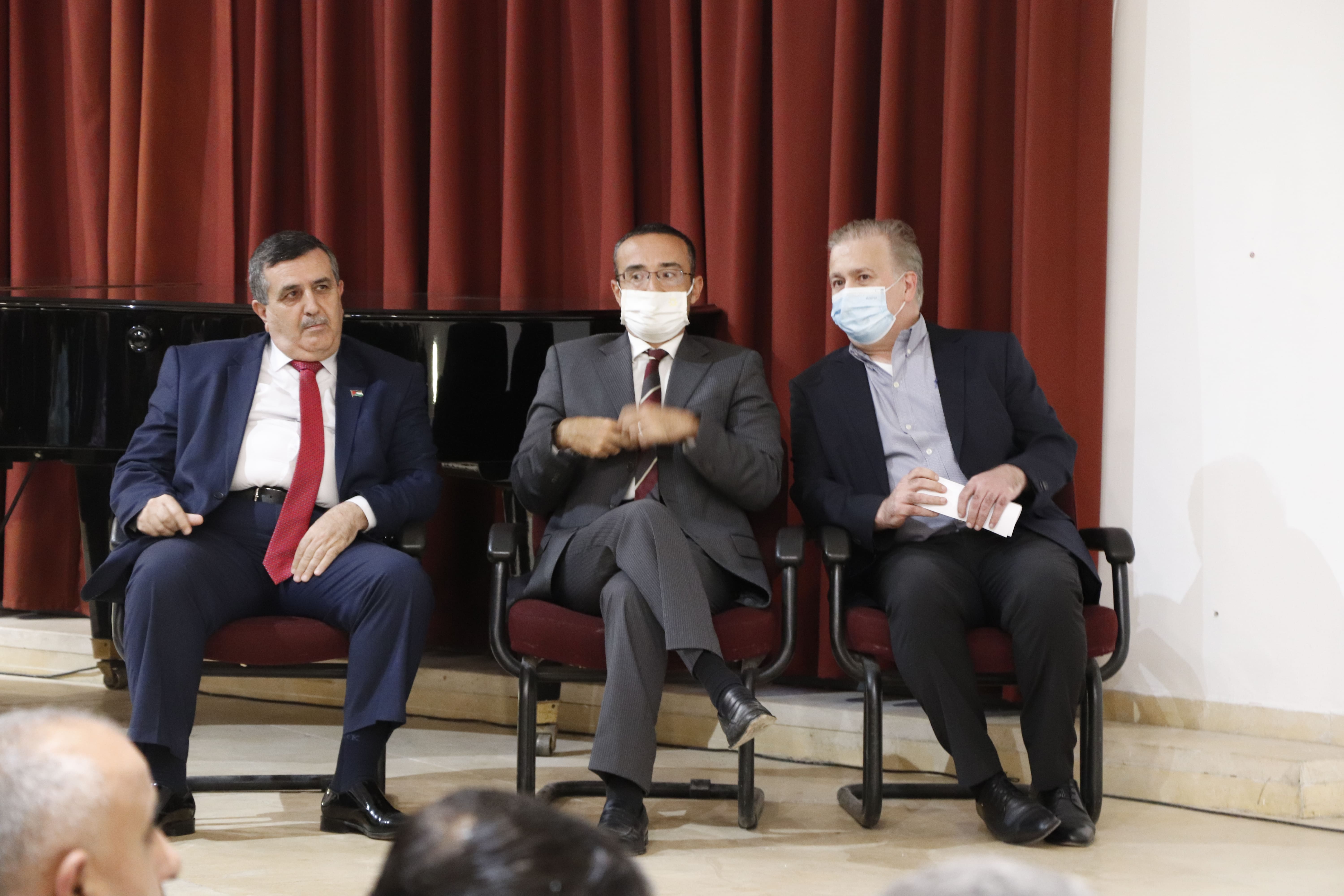 تقديراً لجهوده في تعزيز العلاقات الفلسطينية الإيطالية:  رئيس الجمهورية الإيطالية يمنح رئيس بلدية بيت لحم وسام نجمة إيطاليا