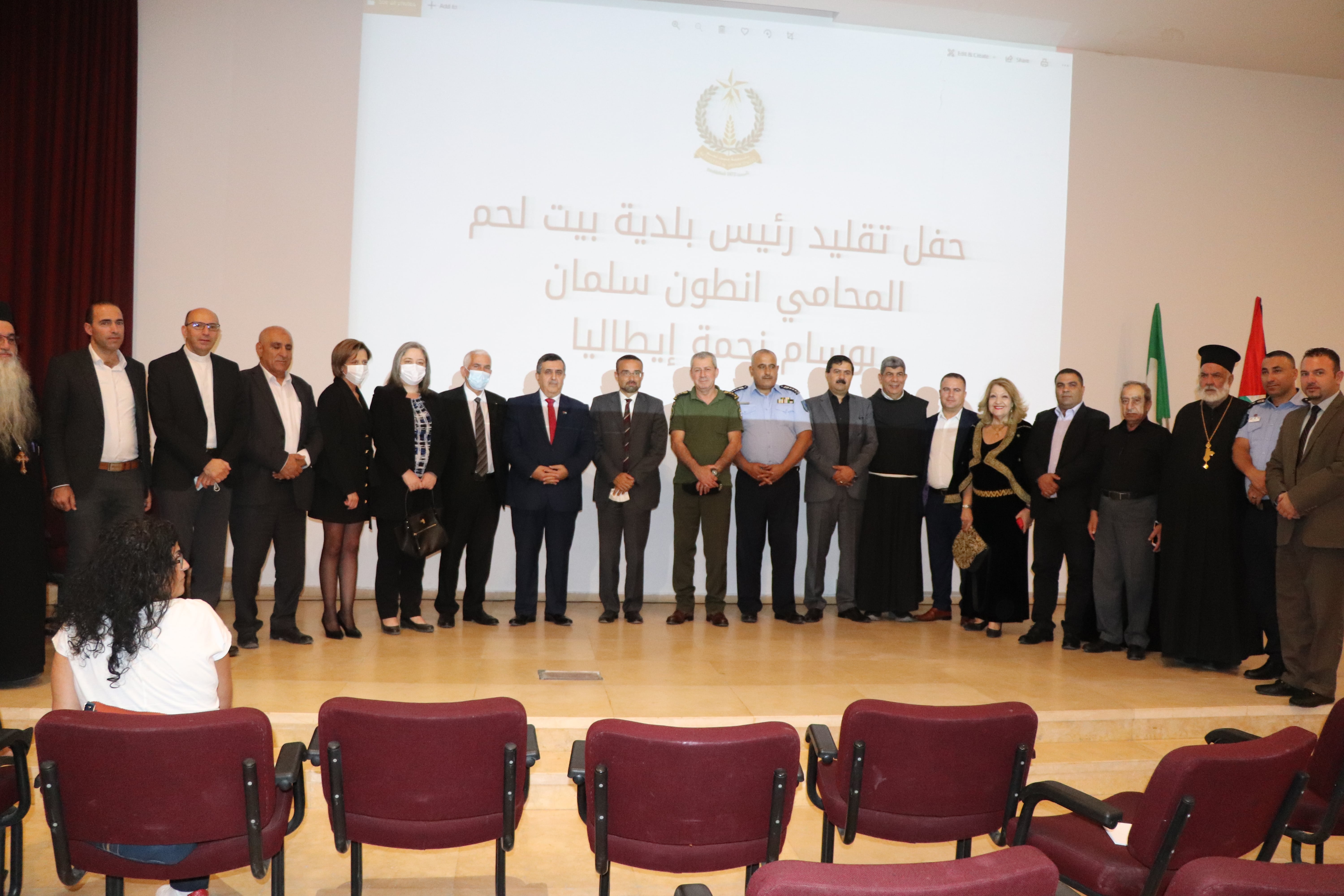 تقديراً لجهوده في تعزيز العلاقات الفلسطينية الإيطالية:  رئيس الجمهورية الإيطالية يمنح رئيس بلدية بيت لحم وسام نجمة إيطاليا