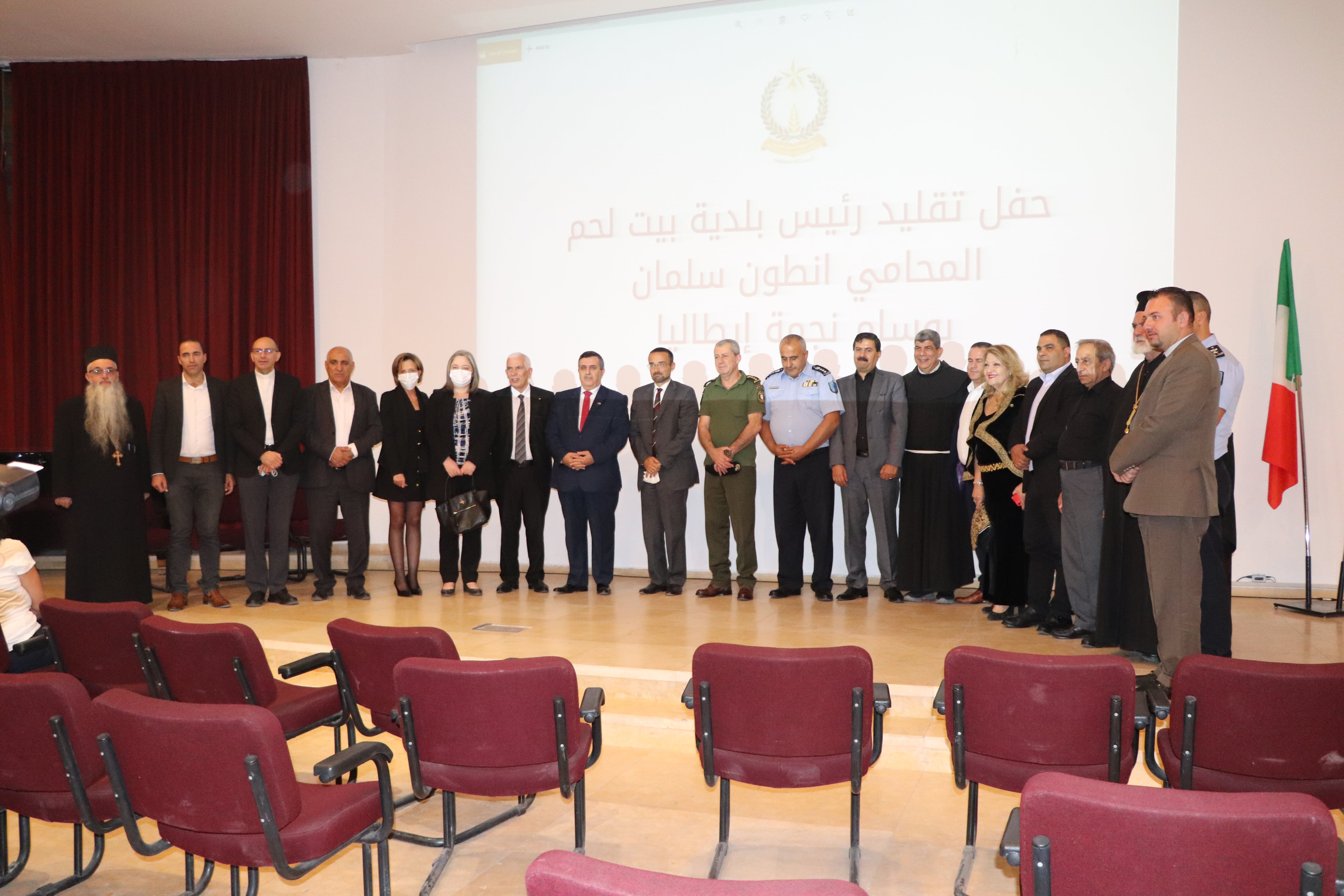 تقديراً لجهوده في تعزيز العلاقات الفلسطينية الإيطالية:  رئيس الجمهورية الإيطالية يمنح رئيس بلدية بيت لحم وسام نجمة إيطاليا