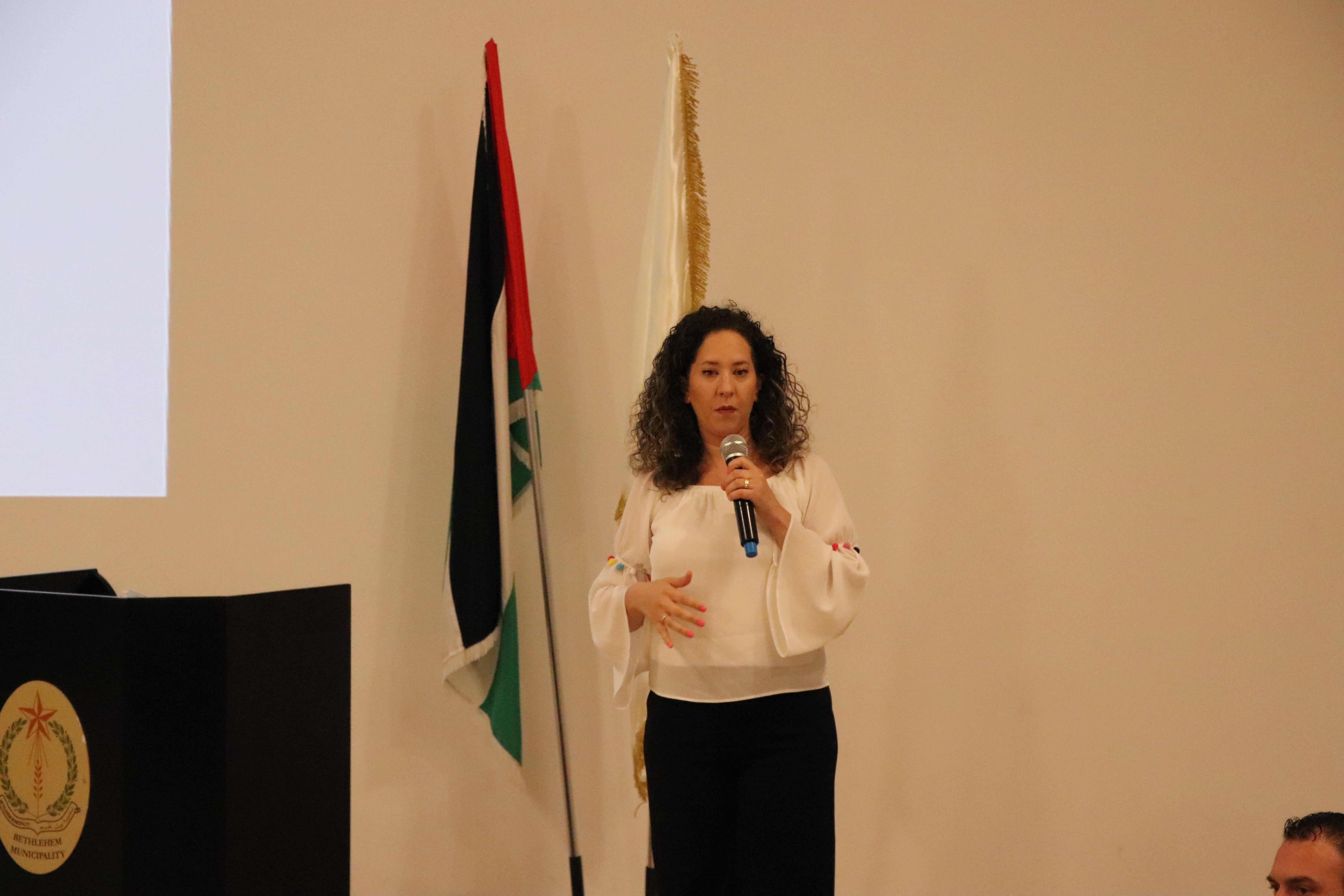 تحضيراً لإحتفالات أعياد الميلاد المجيدة: بلدية بيت لحم تبحث سُبل التعاون مع القناصل وممثلي البعثات الدبلوماسية في فلسطين