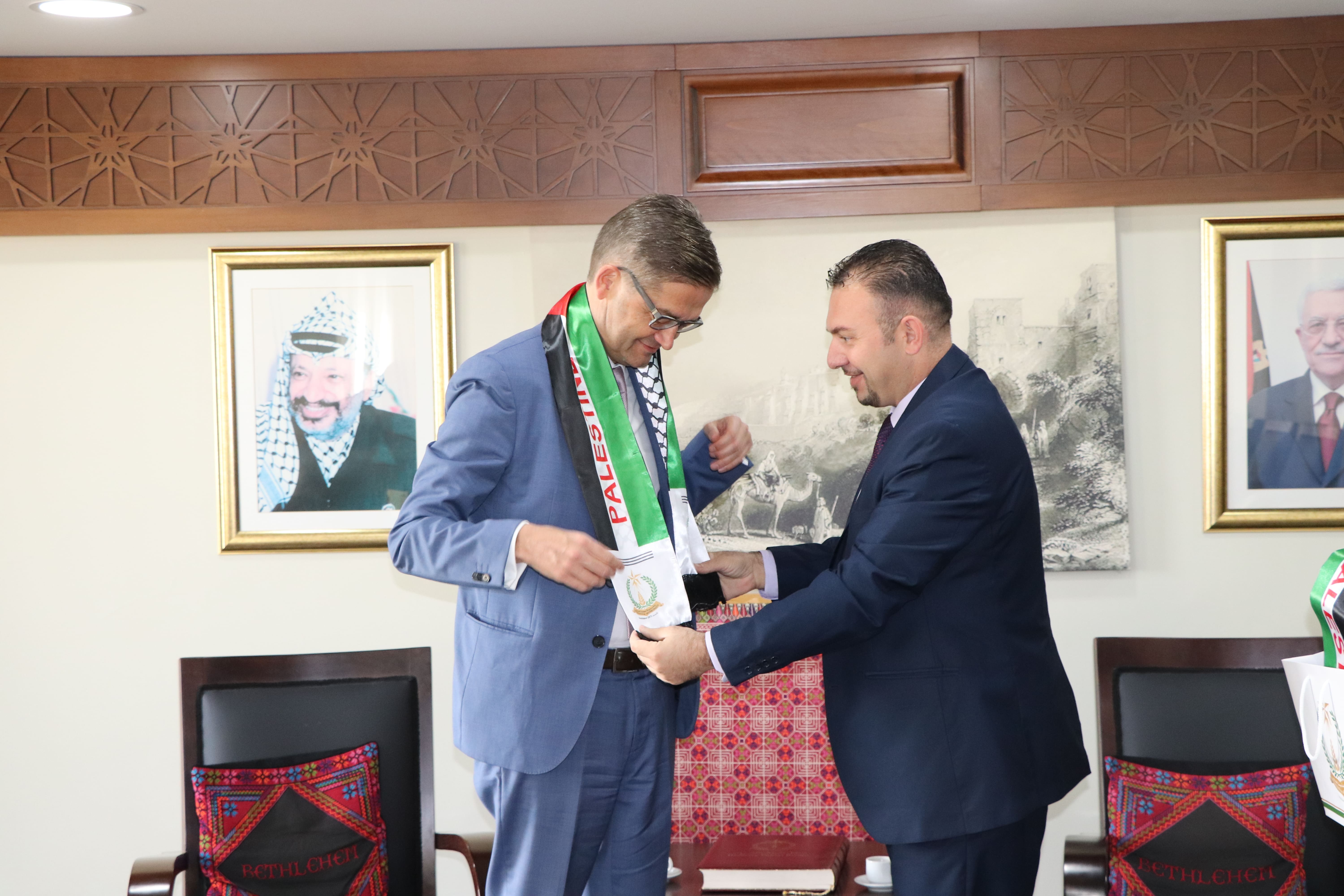 استجابة لرسالة بلدية بيت لحم للبعثات الدبلوماسية حول السياحة في بيت لحم:  نائب رئيس بلدية بيت لحم يستقبل رئيس بعثة جمهورية ألمانيا الإتحادية في رام الله